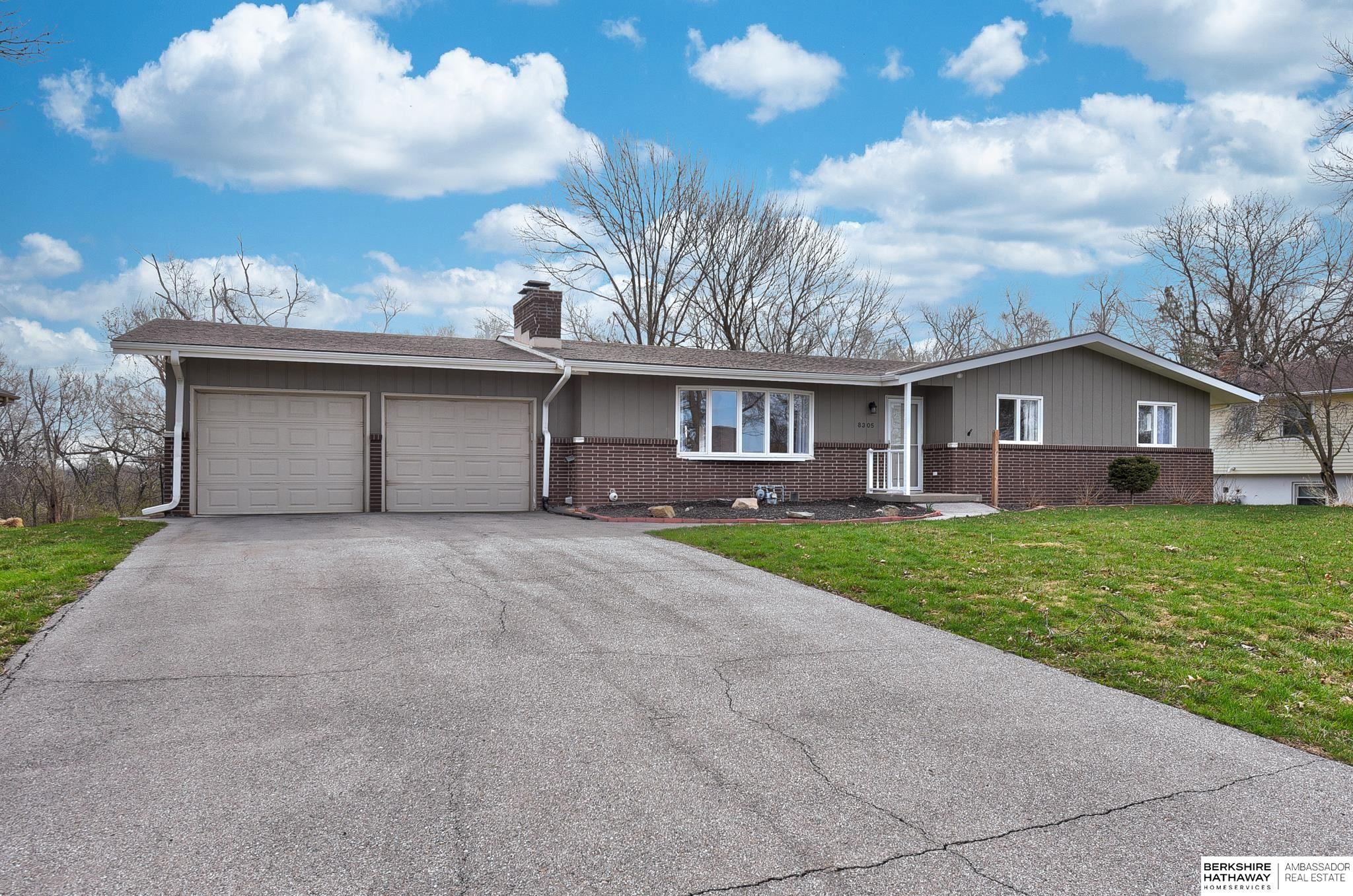 Omaha, Nebraska 68152, United States, 4 Bedrooms Bedrooms, ,4 BathroomsBathrooms,Residential,Pending,102724