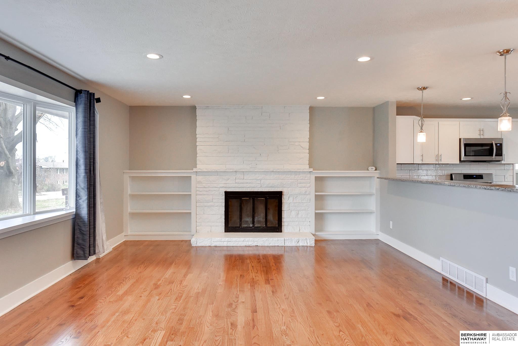 Omaha, Nebraska 68152, United States, 4 Bedrooms Bedrooms, ,4 BathroomsBathrooms,Residential,Pending,102724