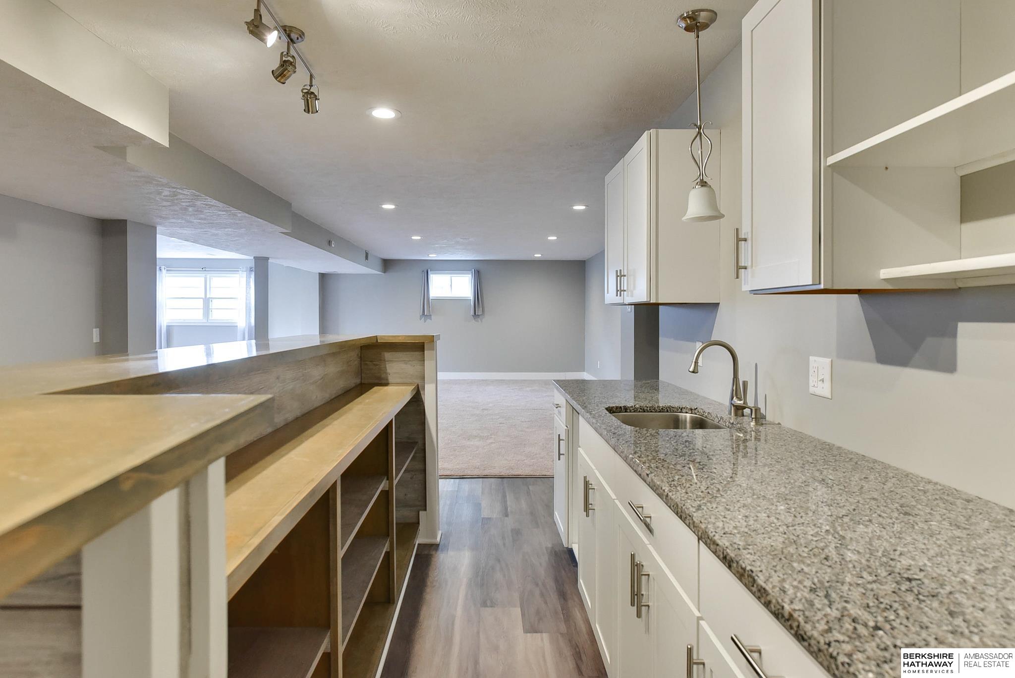 Omaha, Nebraska 68152, United States, 4 Bedrooms Bedrooms, ,4 BathroomsBathrooms,Residential,Pending,102724