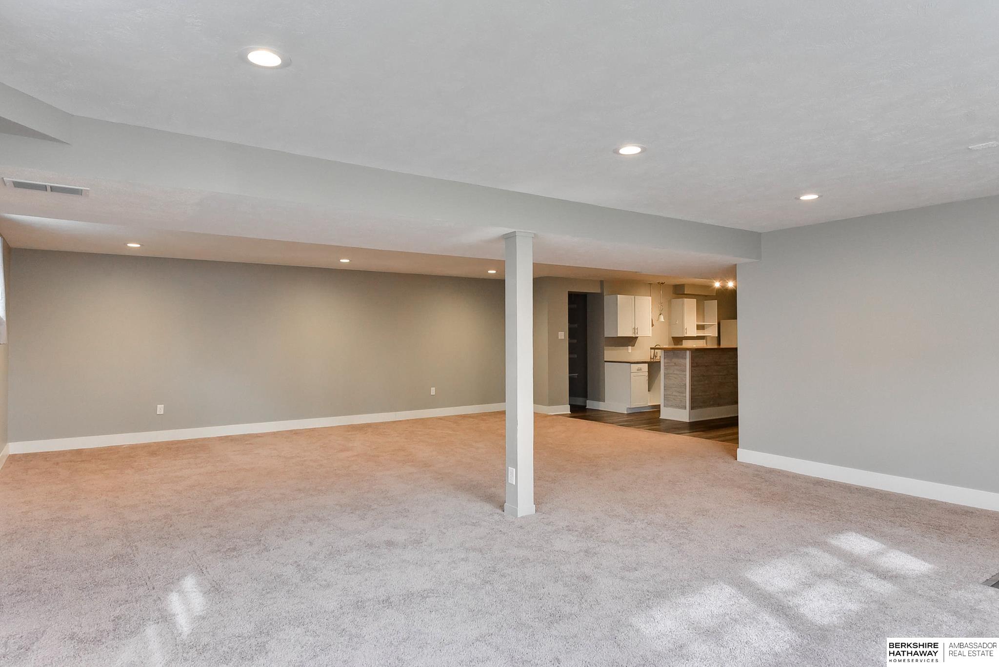 Omaha, Nebraska 68152, United States, 4 Bedrooms Bedrooms, ,4 BathroomsBathrooms,Residential,Pending,102724