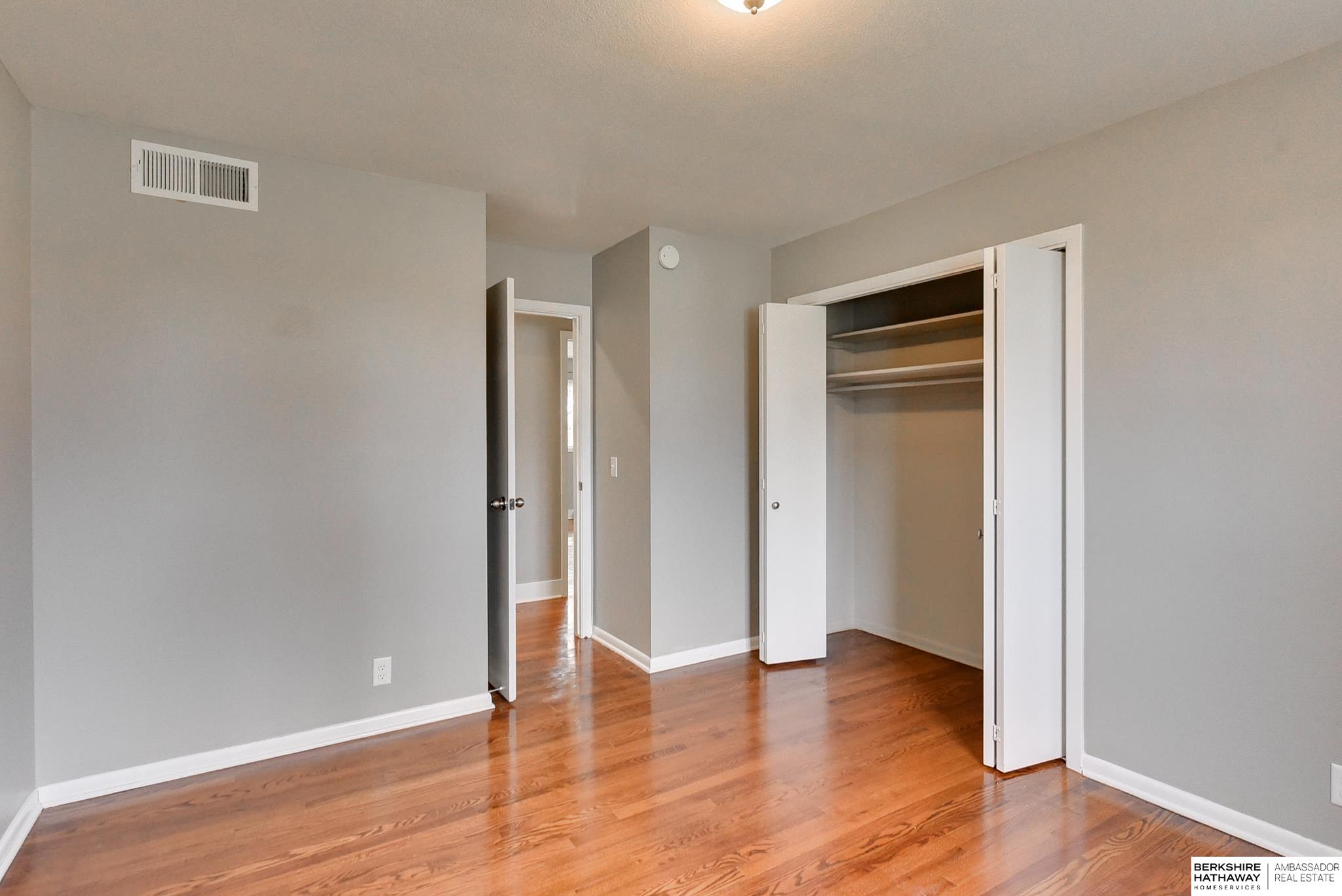 Omaha, Nebraska 68152, United States, 4 Bedrooms Bedrooms, ,4 BathroomsBathrooms,Residential,Pending,102724