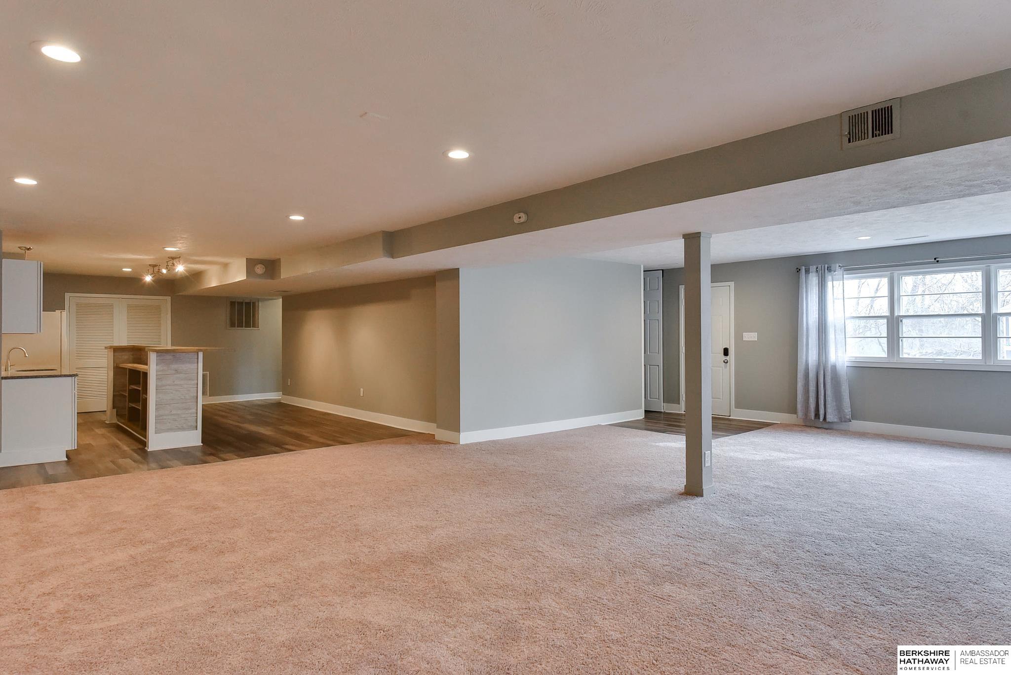 Omaha, Nebraska 68152, United States, 4 Bedrooms Bedrooms, ,4 BathroomsBathrooms,Residential,Pending,102724