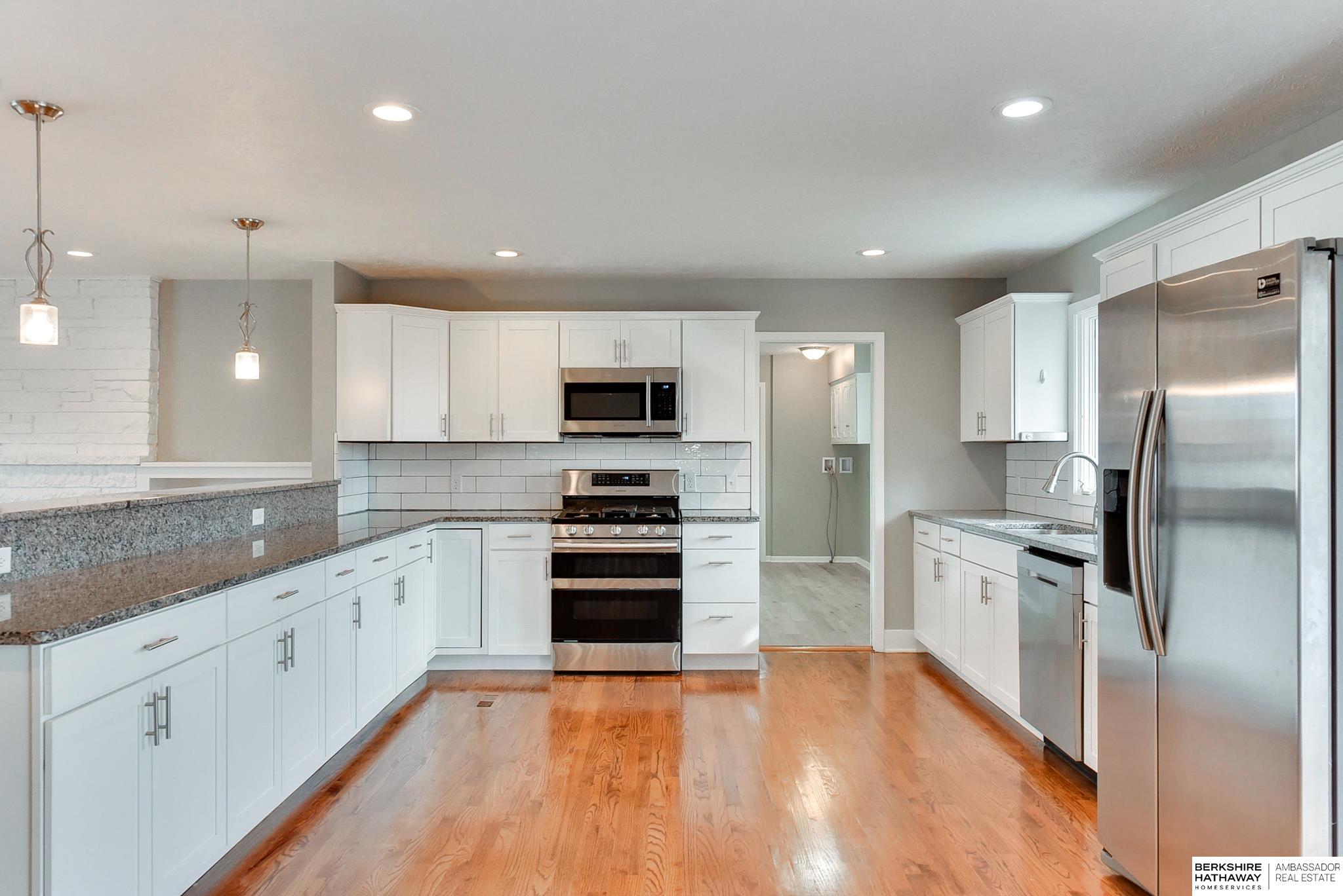 Omaha, Nebraska 68152, United States, 4 Bedrooms Bedrooms, ,4 BathroomsBathrooms,Residential,Pending,102724