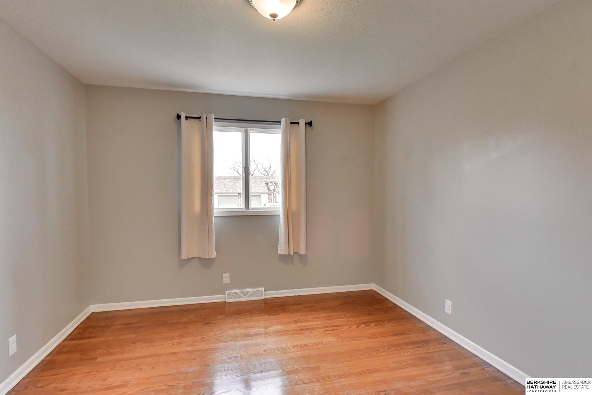 Omaha, Nebraska 68152, United States, 4 Bedrooms Bedrooms, ,4 BathroomsBathrooms,Residential,Pending,102724