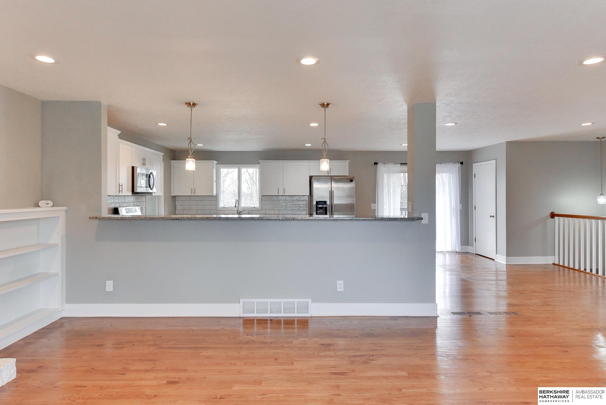 Omaha, Nebraska 68152, United States, 4 Bedrooms Bedrooms, ,4 BathroomsBathrooms,Residential,Pending,102724