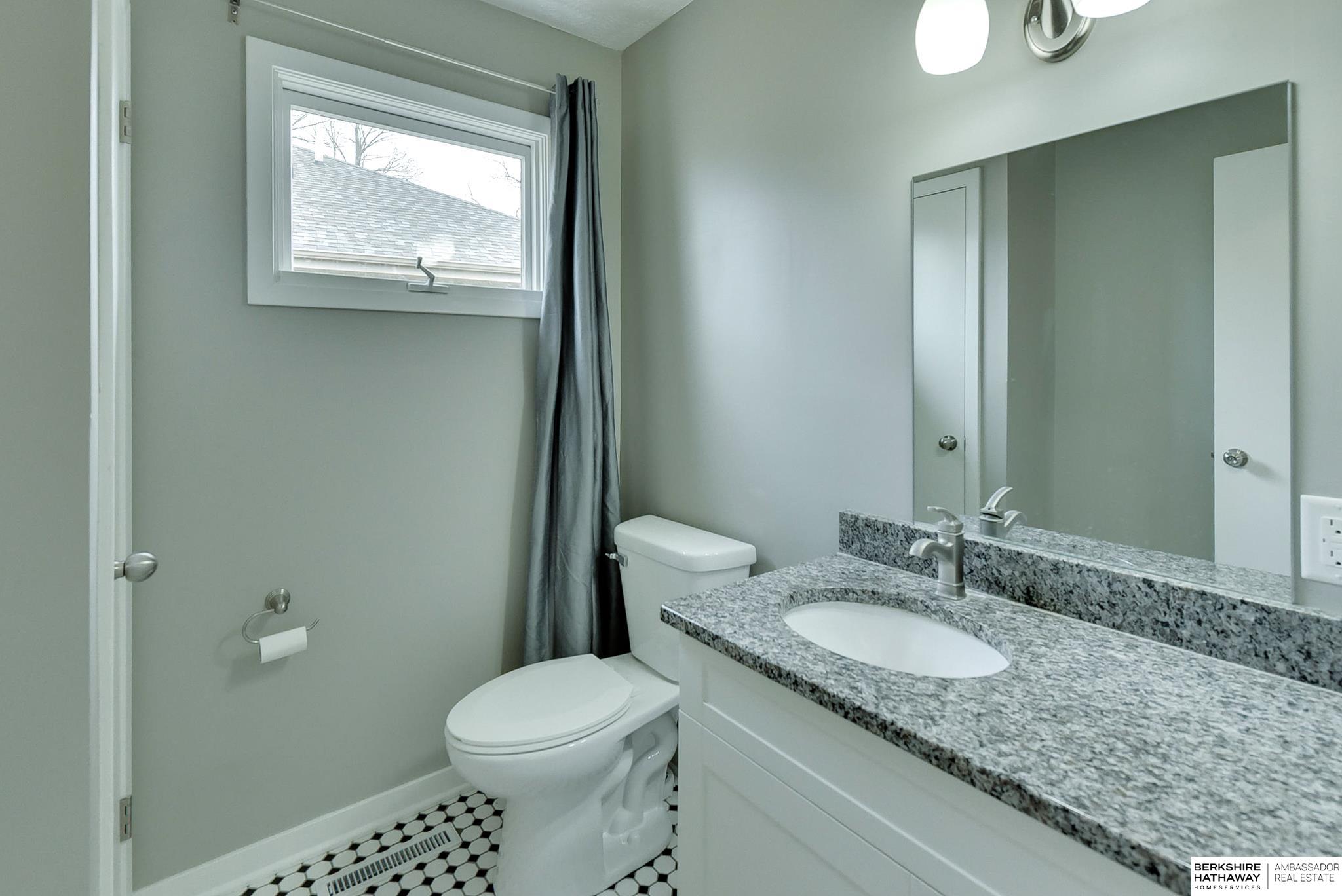 Omaha, Nebraska 68152, United States, 4 Bedrooms Bedrooms, ,4 BathroomsBathrooms,Residential,Pending,102724