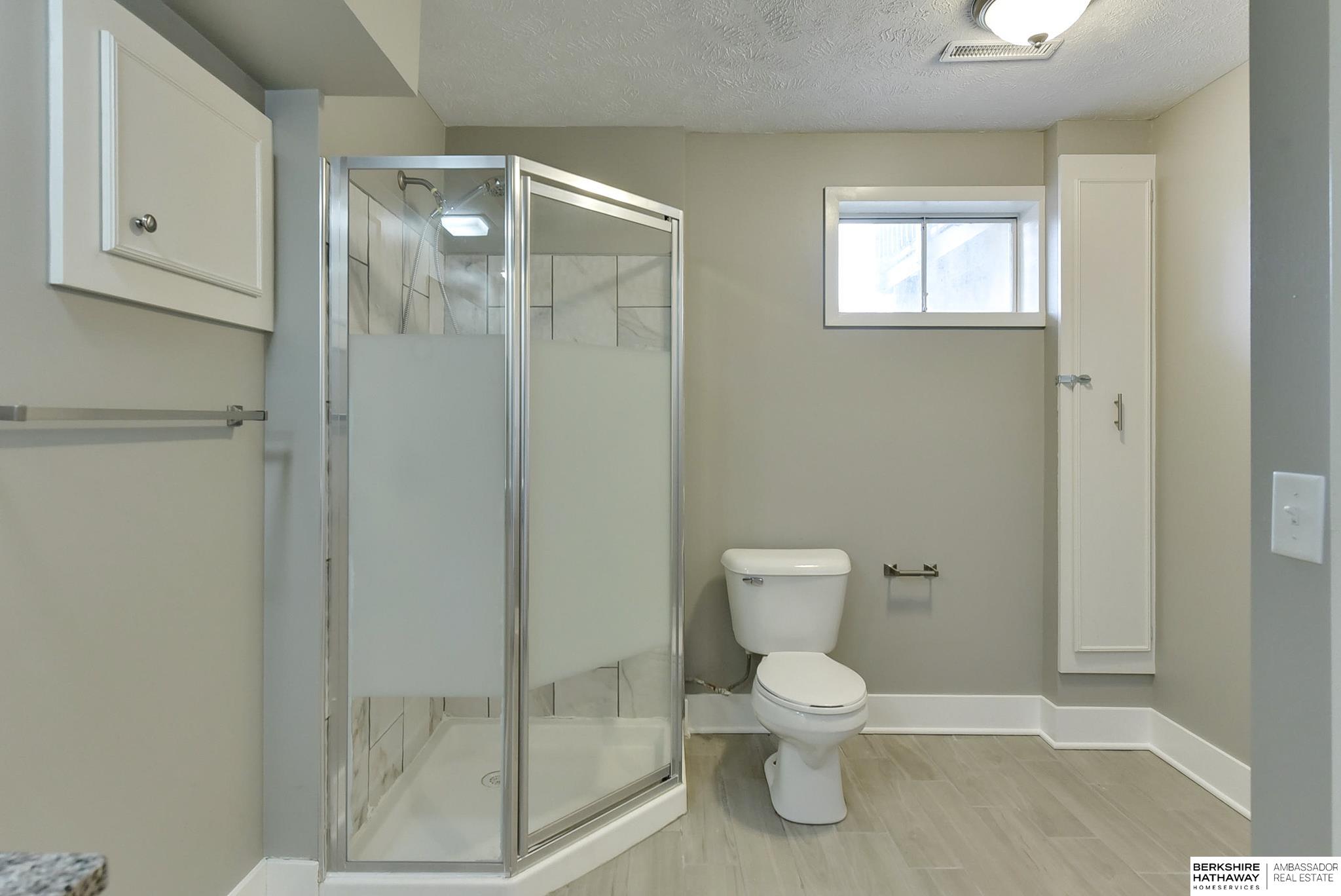 Omaha, Nebraska 68152, United States, 4 Bedrooms Bedrooms, ,4 BathroomsBathrooms,Residential,Pending,102724