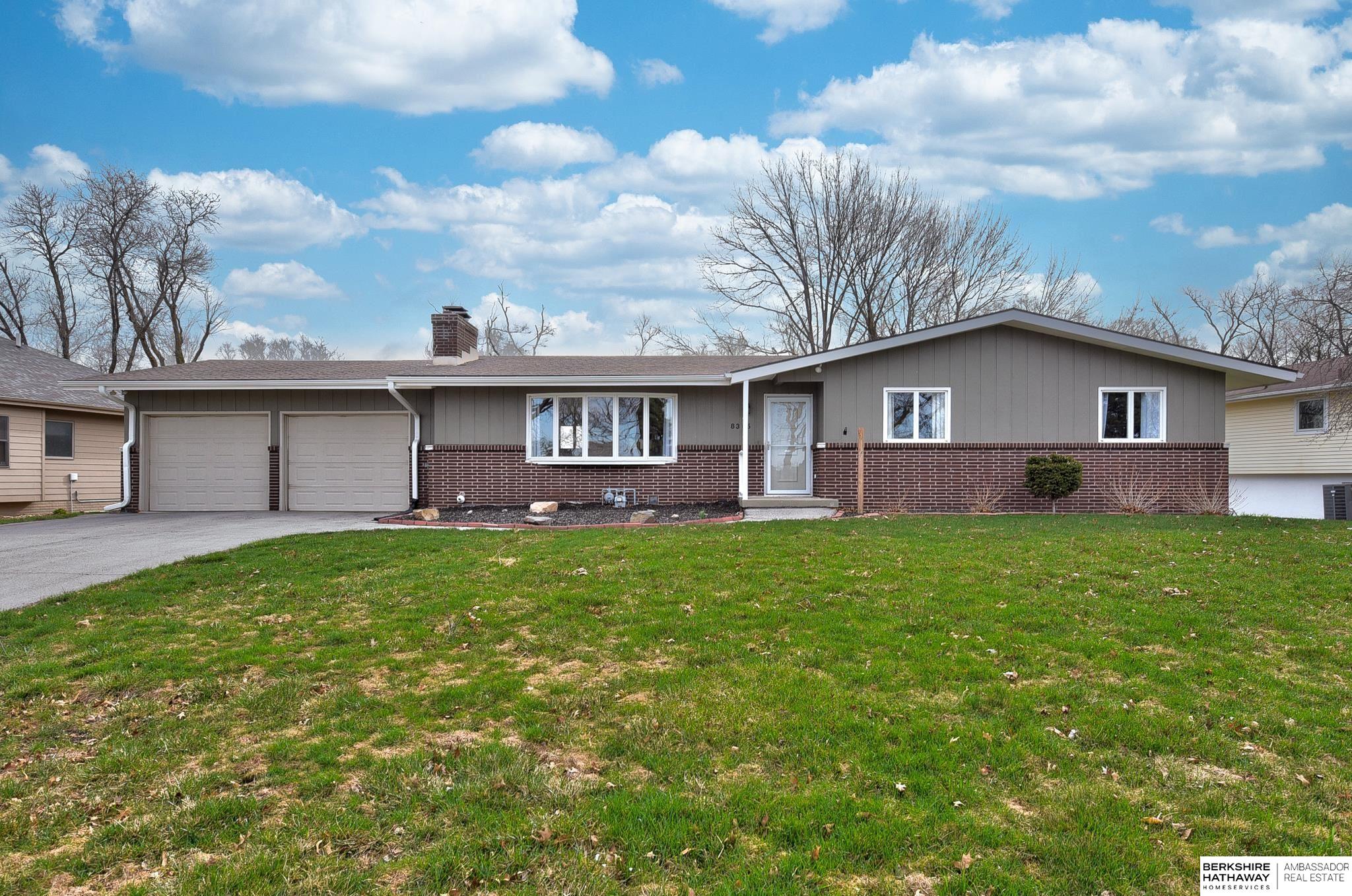 Omaha, Nebraska 68152, United States, 4 Bedrooms Bedrooms, ,4 BathroomsBathrooms,Residential,Pending,102724