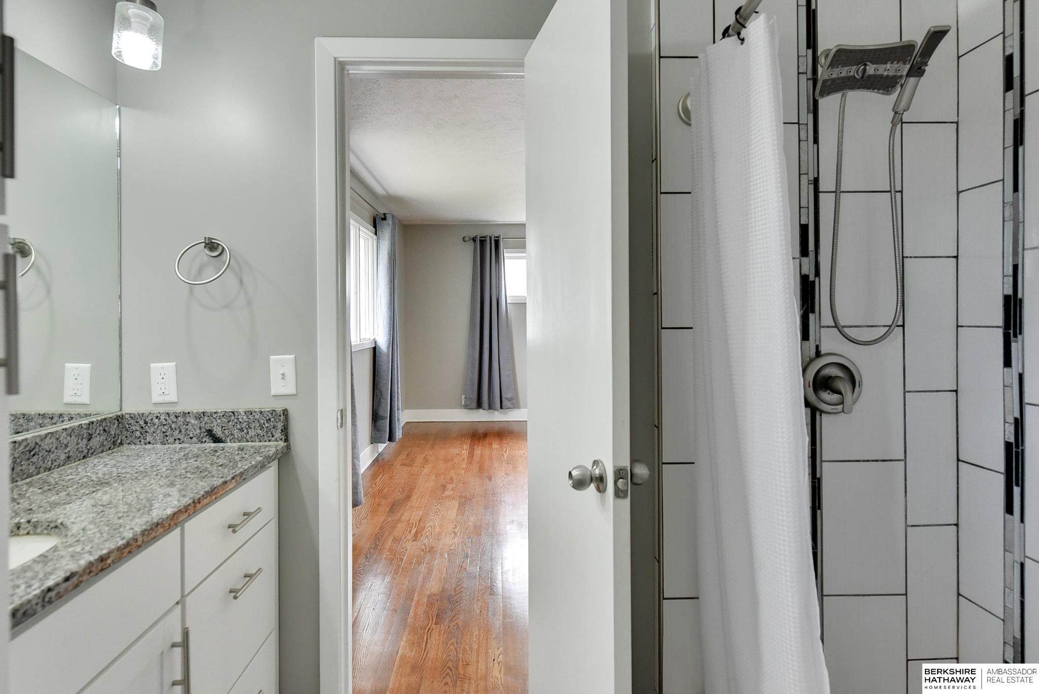 Omaha, Nebraska 68152, United States, 4 Bedrooms Bedrooms, ,4 BathroomsBathrooms,Residential,Pending,102724