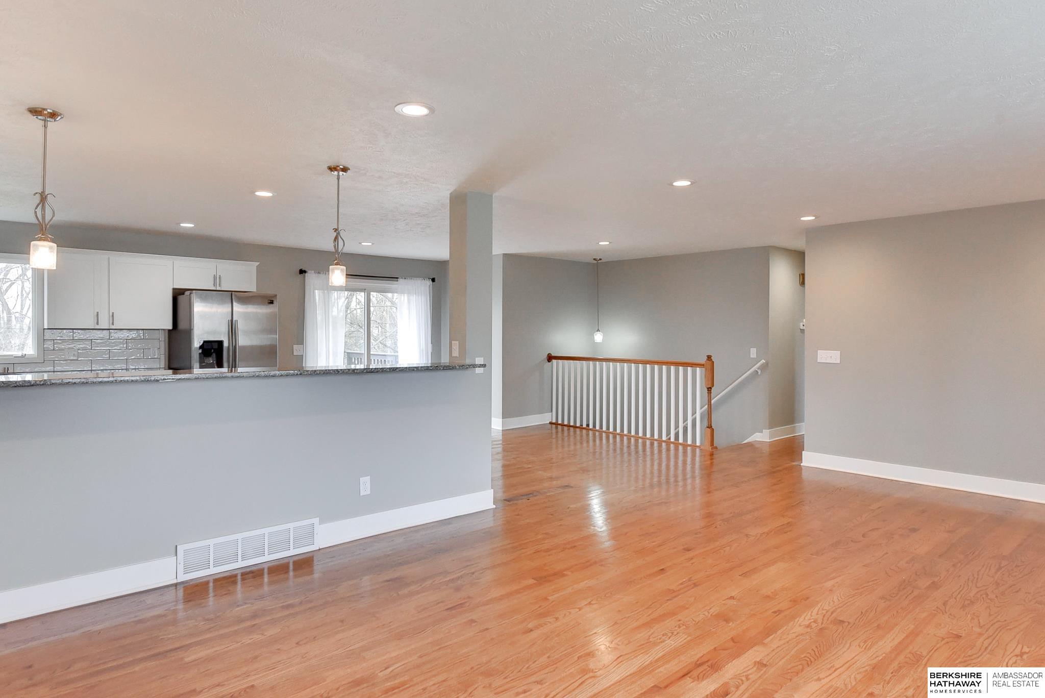 Omaha, Nebraska 68152, United States, 4 Bedrooms Bedrooms, ,4 BathroomsBathrooms,Residential,Pending,102724