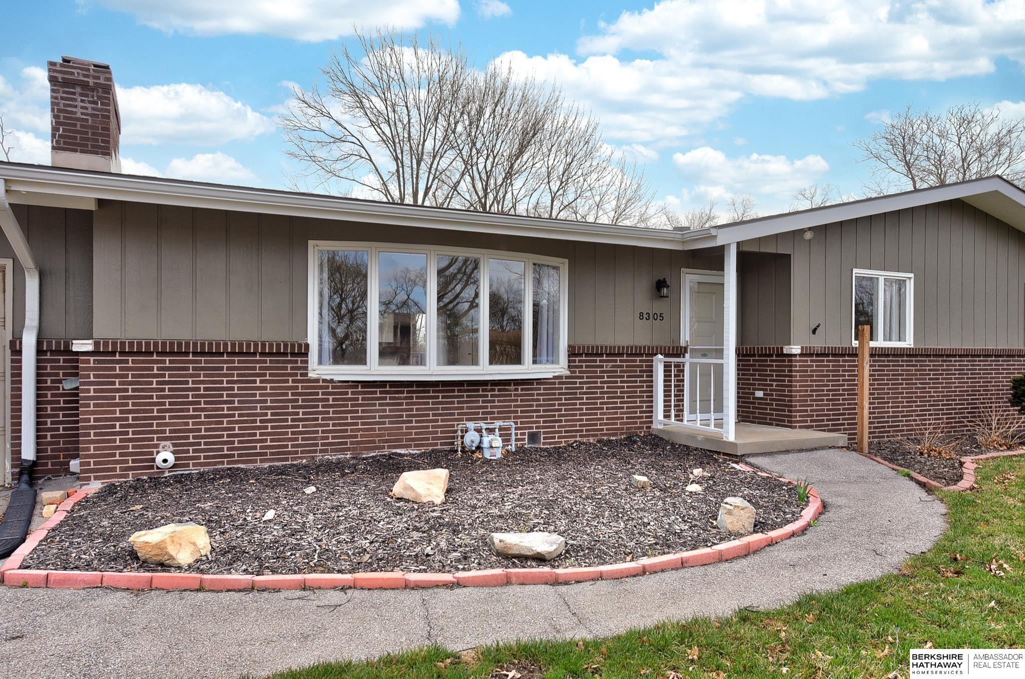 Omaha, Nebraska 68152, United States, 4 Bedrooms Bedrooms, ,4 BathroomsBathrooms,Residential,Pending,102724