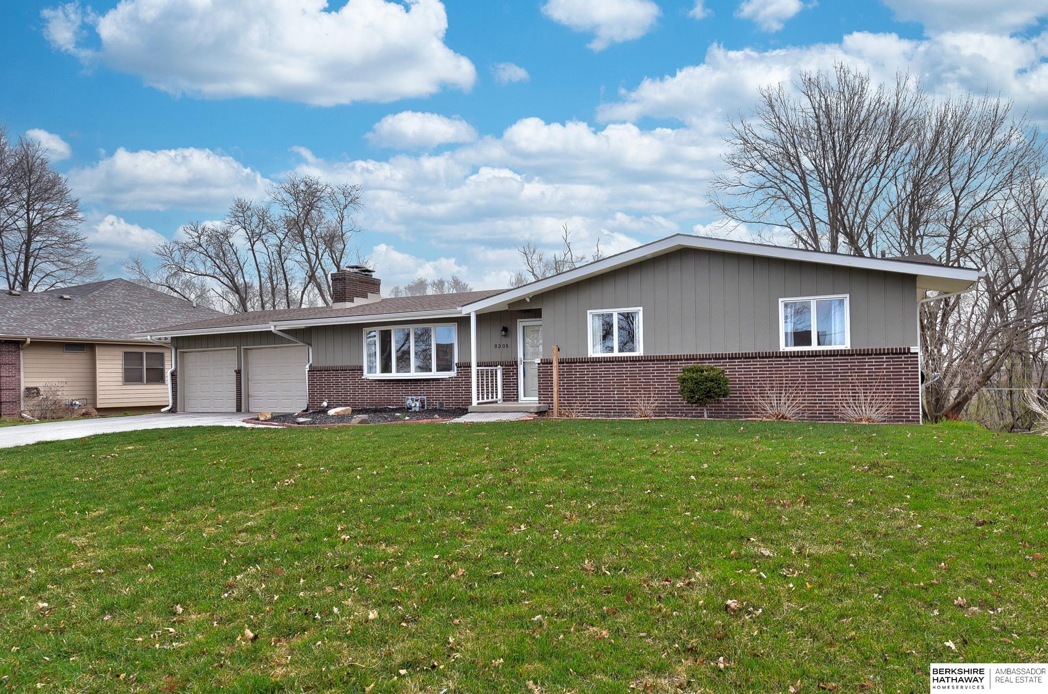 Omaha, Nebraska 68152, United States, 4 Bedrooms Bedrooms, ,4 BathroomsBathrooms,Residential,Pending,102724