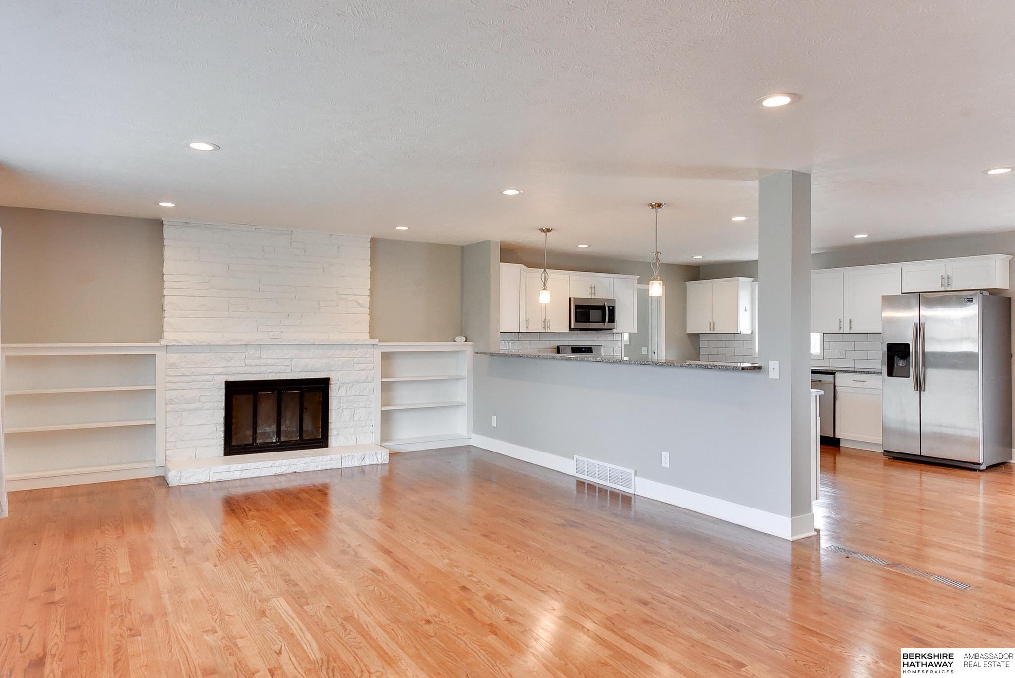 Omaha, Nebraska 68152, United States, 4 Bedrooms Bedrooms, ,4 BathroomsBathrooms,Residential,Pending,102724