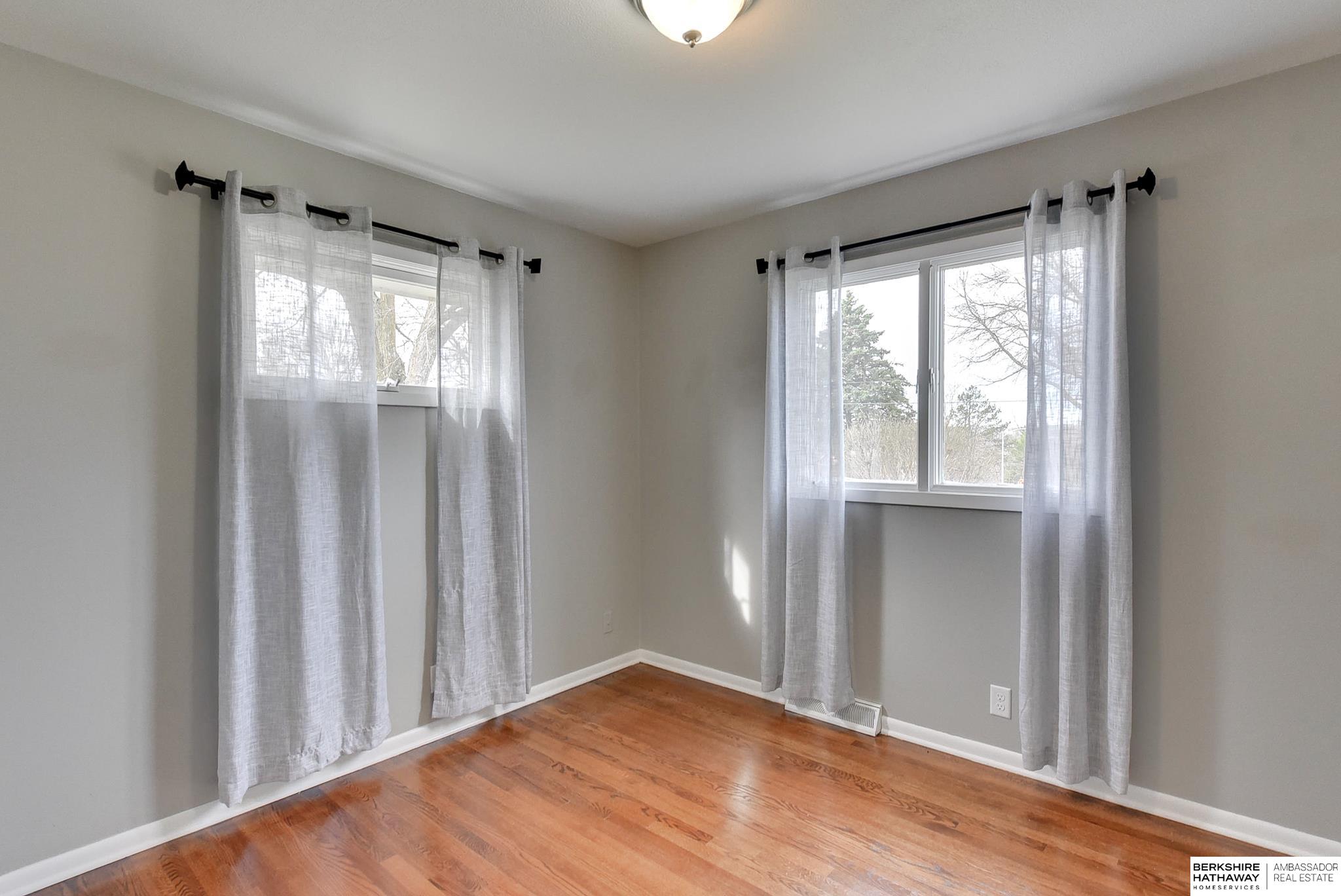 Omaha, Nebraska 68152, United States, 4 Bedrooms Bedrooms, ,4 BathroomsBathrooms,Residential,Pending,102724