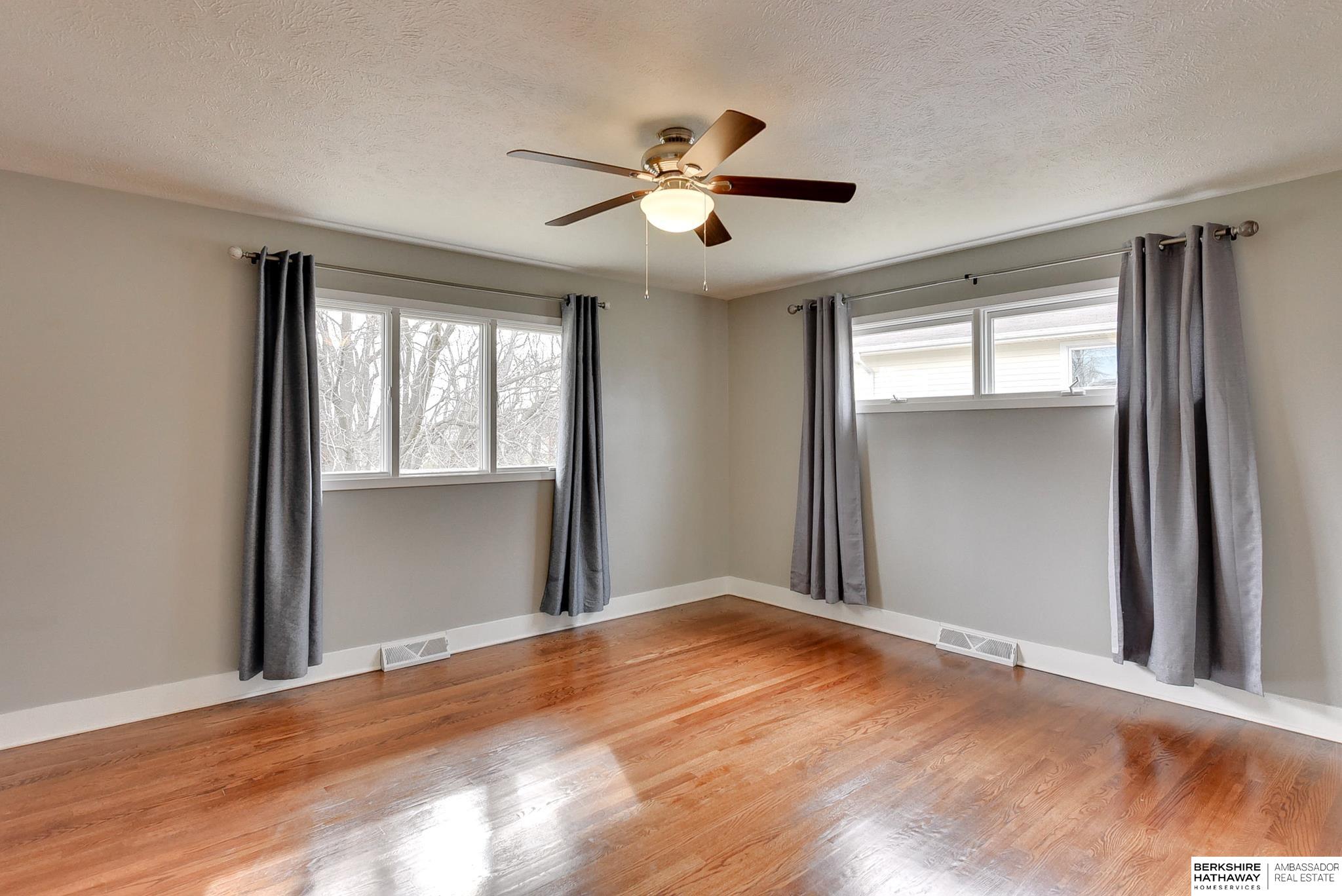 Omaha, Nebraska 68152, United States, 4 Bedrooms Bedrooms, ,4 BathroomsBathrooms,Residential,Pending,102724