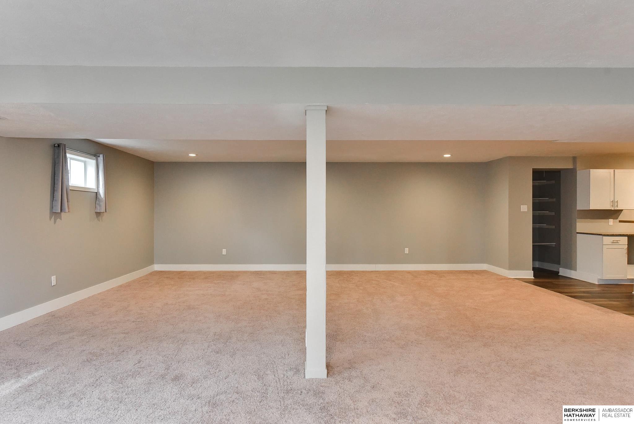 Omaha, Nebraska 68152, United States, 4 Bedrooms Bedrooms, ,4 BathroomsBathrooms,Residential,Pending,102724