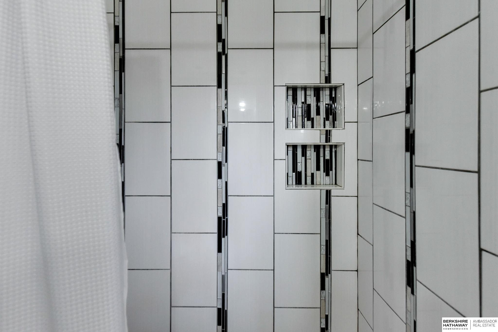 Omaha, Nebraska 68152, United States, 4 Bedrooms Bedrooms, ,4 BathroomsBathrooms,Residential,Pending,102724