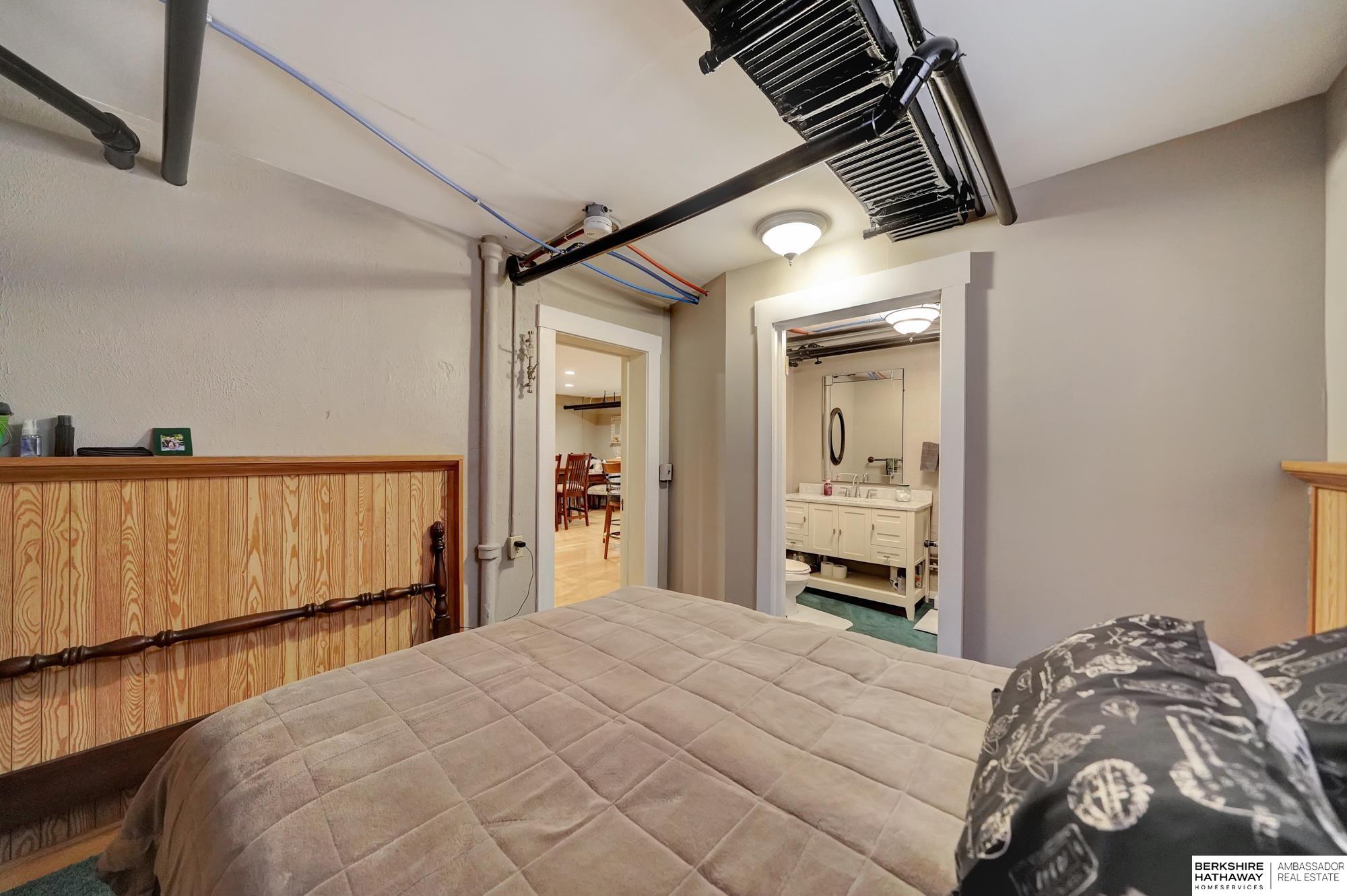 Lincoln, Nebraska 68502, United States, 5 Bedrooms Bedrooms, ,6 BathroomsBathrooms,Residential,Active,11151