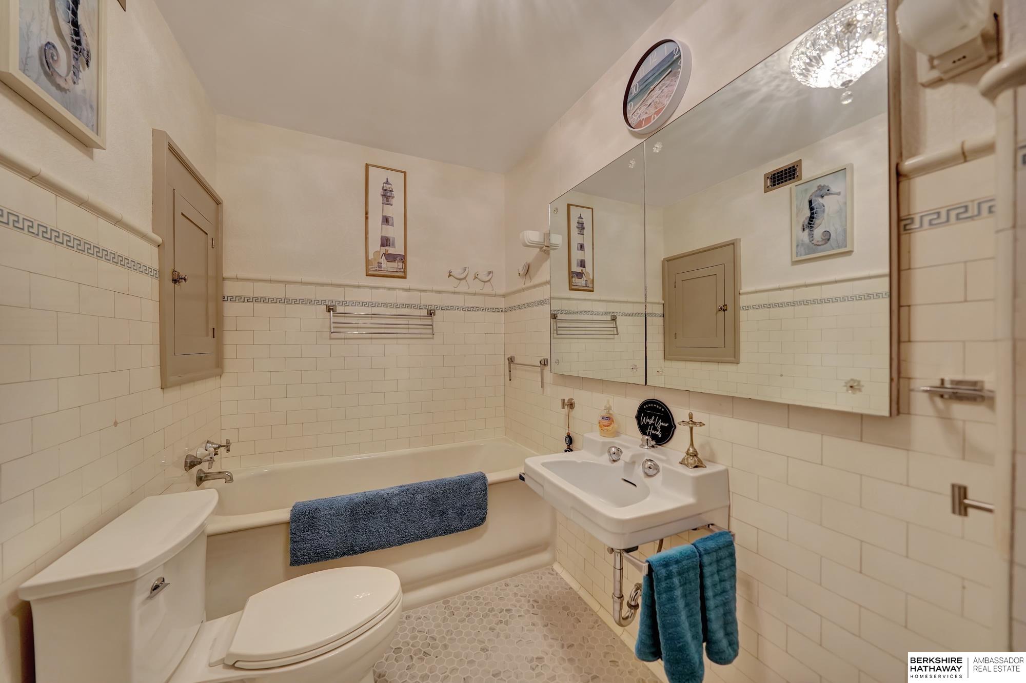 Lincoln, Nebraska 68502, United States, 5 Bedrooms Bedrooms, ,6 BathroomsBathrooms,Residential,Active,11151