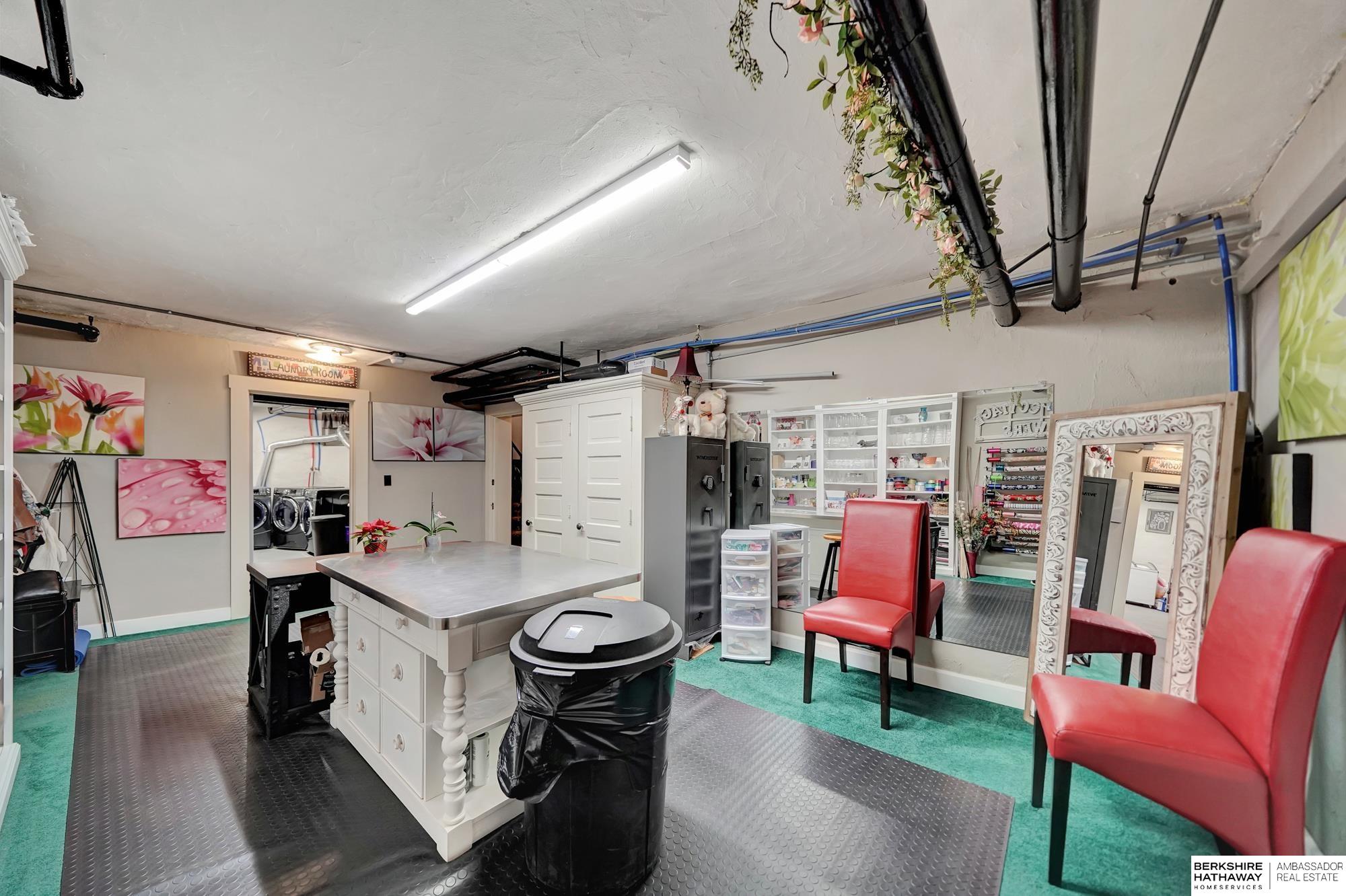 Lincoln, Nebraska 68502, United States, 5 Bedrooms Bedrooms, ,6 BathroomsBathrooms,Residential,Active,11151