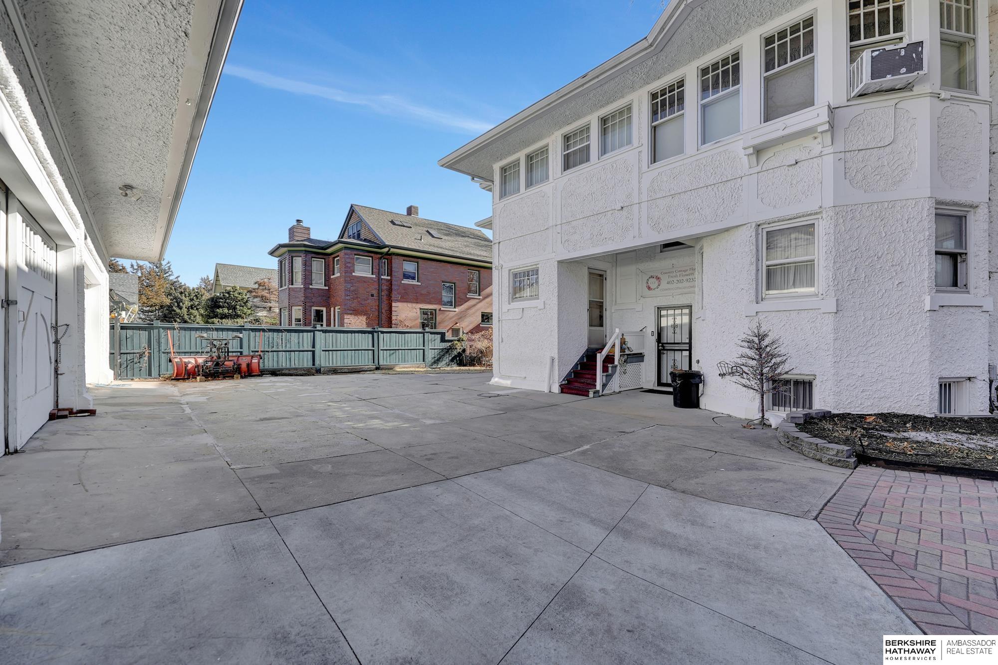 Lincoln, Nebraska 68502, United States, 5 Bedrooms Bedrooms, ,6 BathroomsBathrooms,Residential,Active,11151