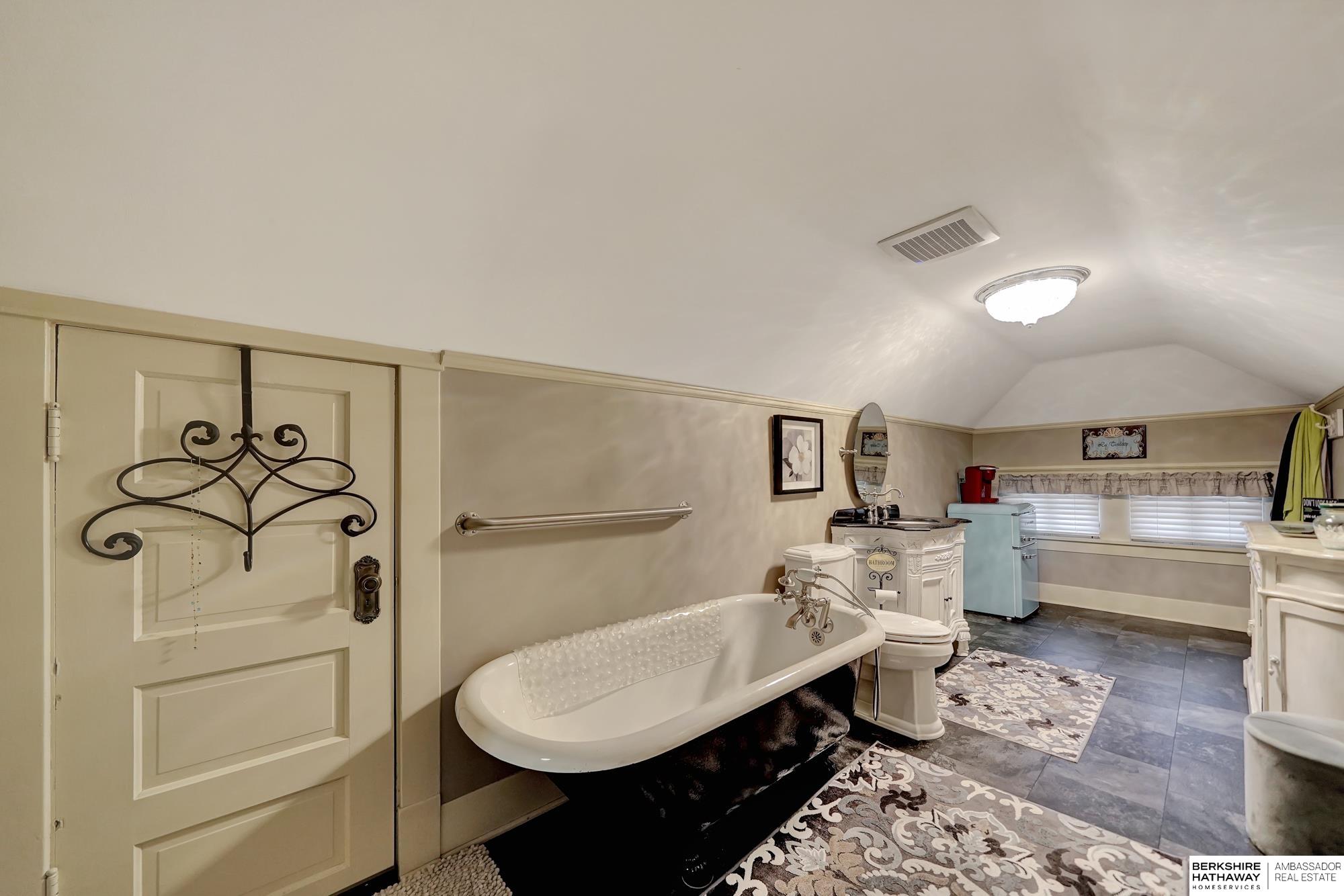 Lincoln, Nebraska 68502, United States, 5 Bedrooms Bedrooms, ,6 BathroomsBathrooms,Residential,Active,11151