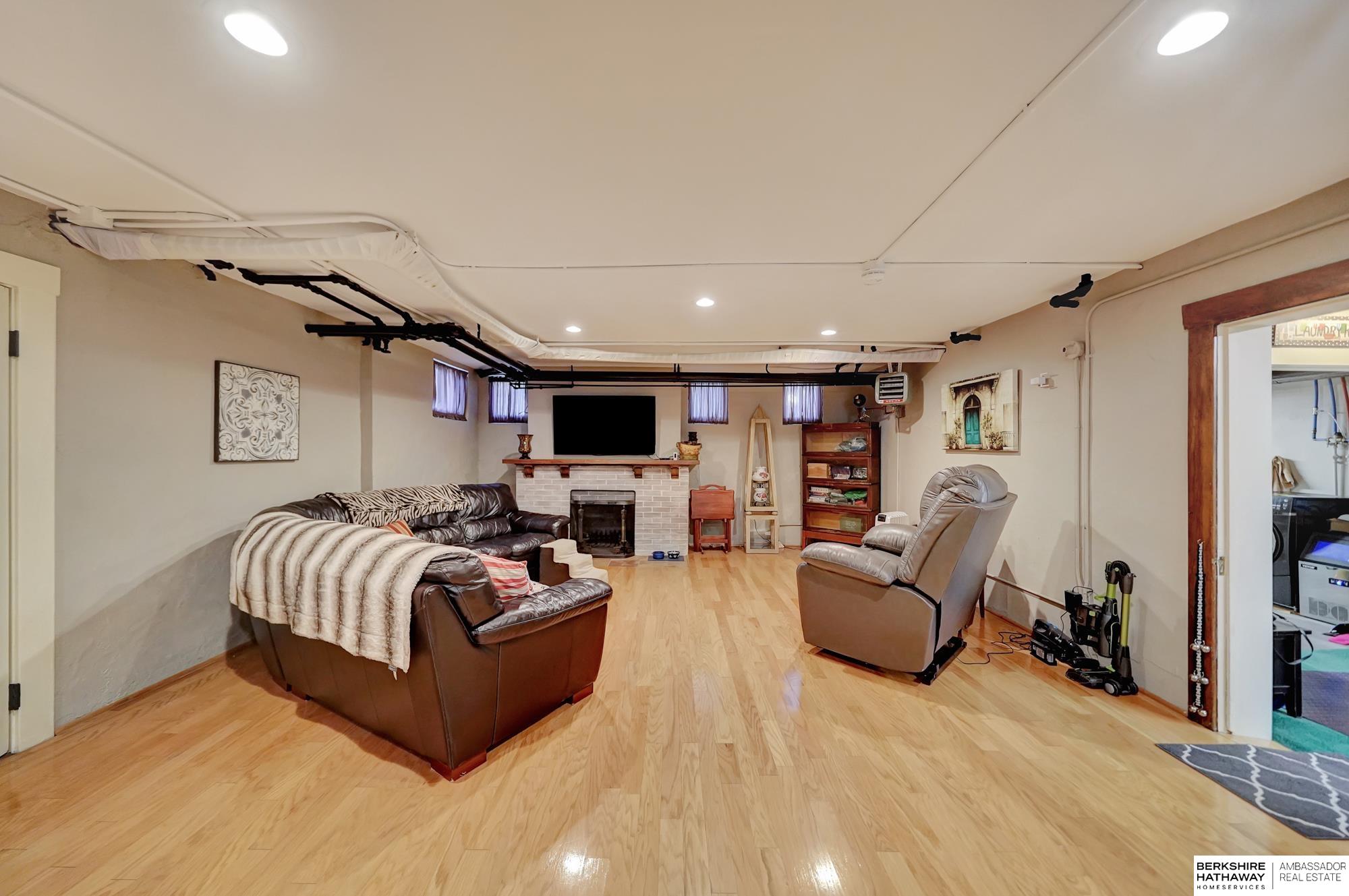 Lincoln, Nebraska 68502, United States, 5 Bedrooms Bedrooms, ,6 BathroomsBathrooms,Residential,Active,11151