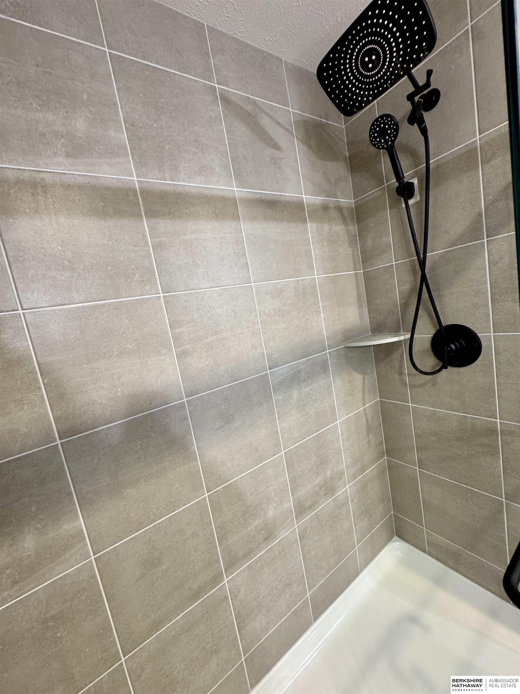 Omaha, Nebraska 68136, United States, 4 Bedrooms Bedrooms, ,3 BathroomsBathrooms,Residential,Active,91224