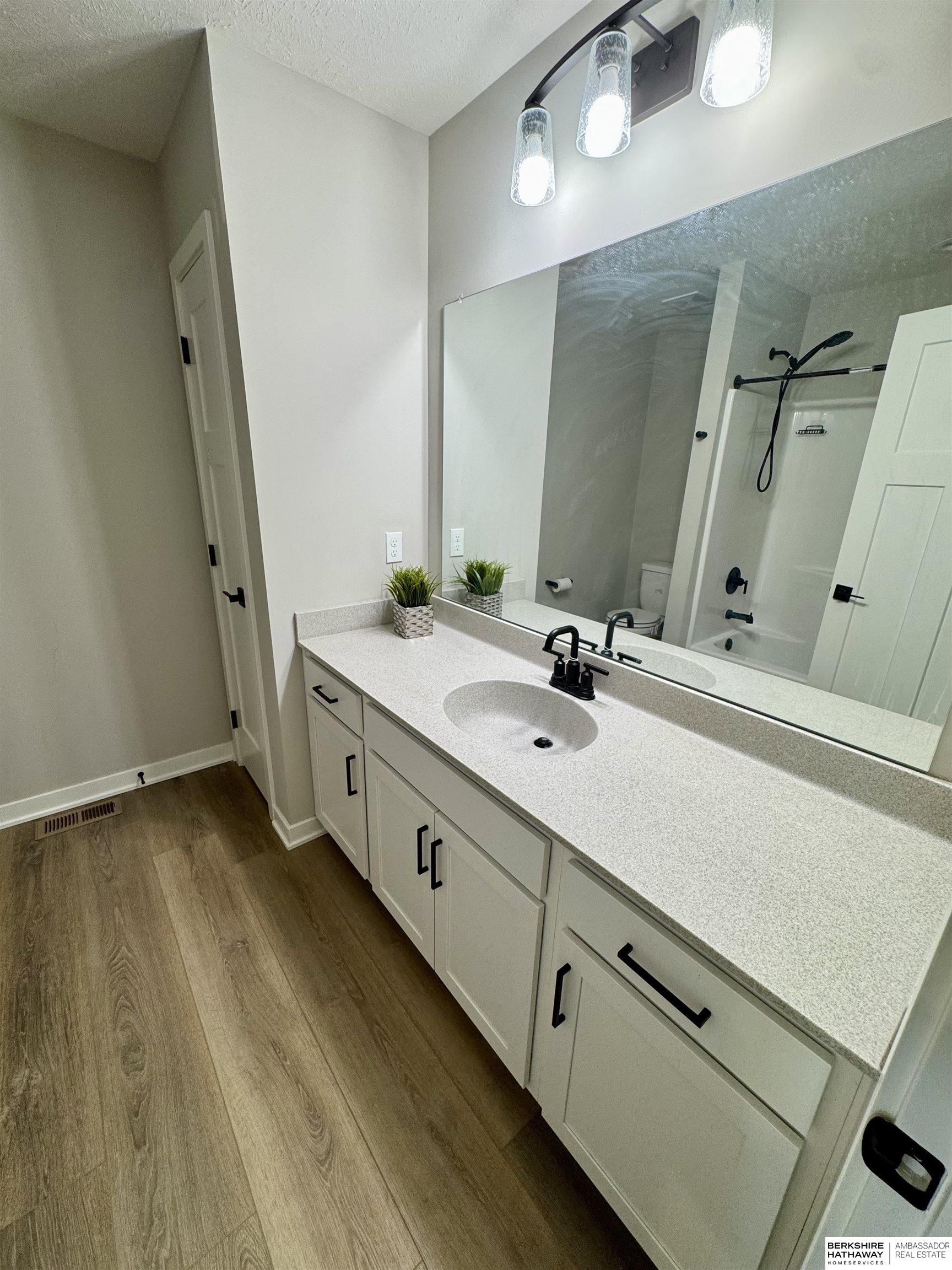 Omaha, Nebraska 68136, United States, 4 Bedrooms Bedrooms, ,3 BathroomsBathrooms,Residential,Active,91224