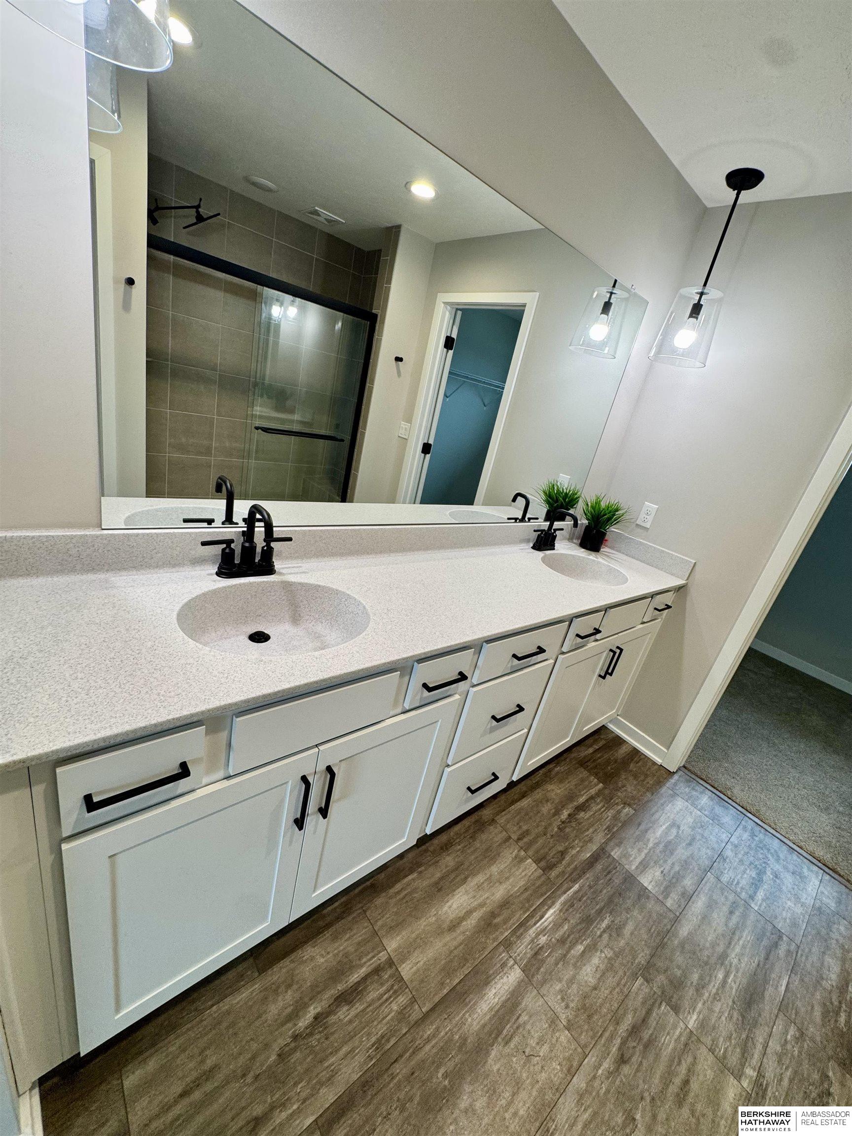 Omaha, Nebraska 68136, United States, 4 Bedrooms Bedrooms, ,3 BathroomsBathrooms,Residential,Active,91224