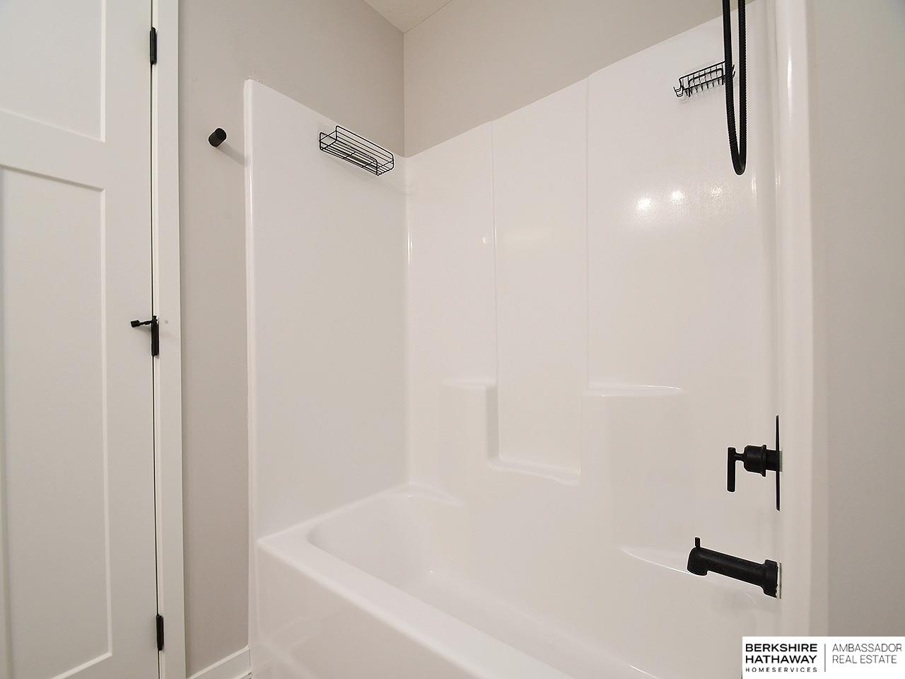 Omaha, Nebraska 68136, United States, 4 Bedrooms Bedrooms, ,3 BathroomsBathrooms,Residential,Active,91224