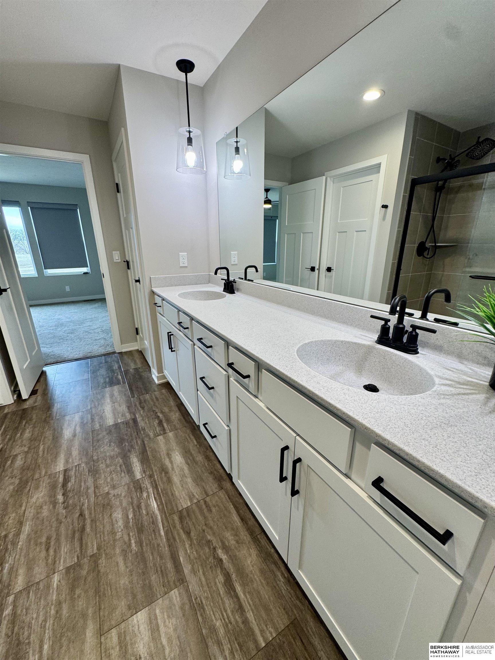 Omaha, Nebraska 68136, United States, 4 Bedrooms Bedrooms, ,3 BathroomsBathrooms,Residential,Active,91224