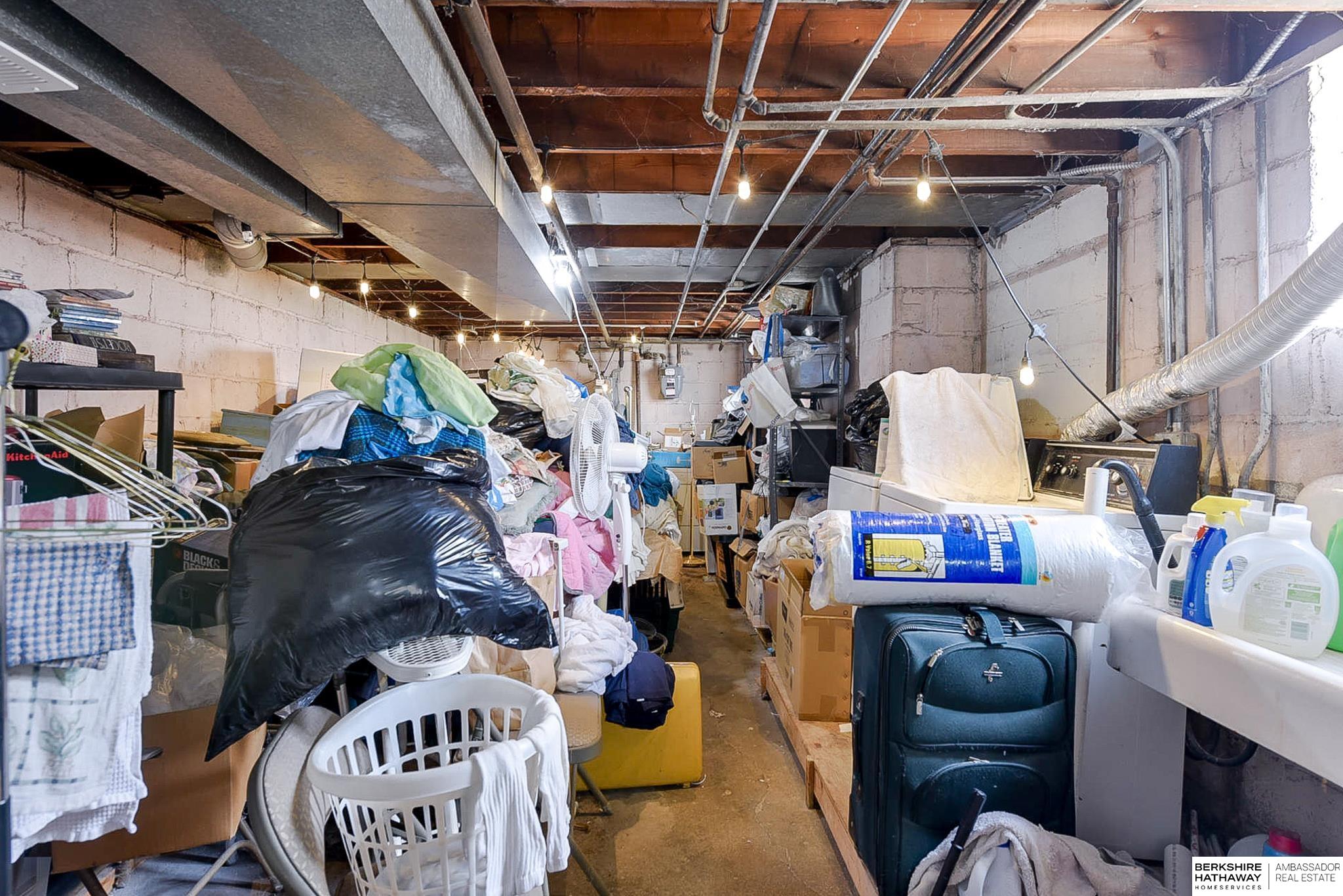 Omaha, Nebraska 68131, United States, 4 Bedrooms Bedrooms, ,2 BathroomsBathrooms,Residential,Active,106381