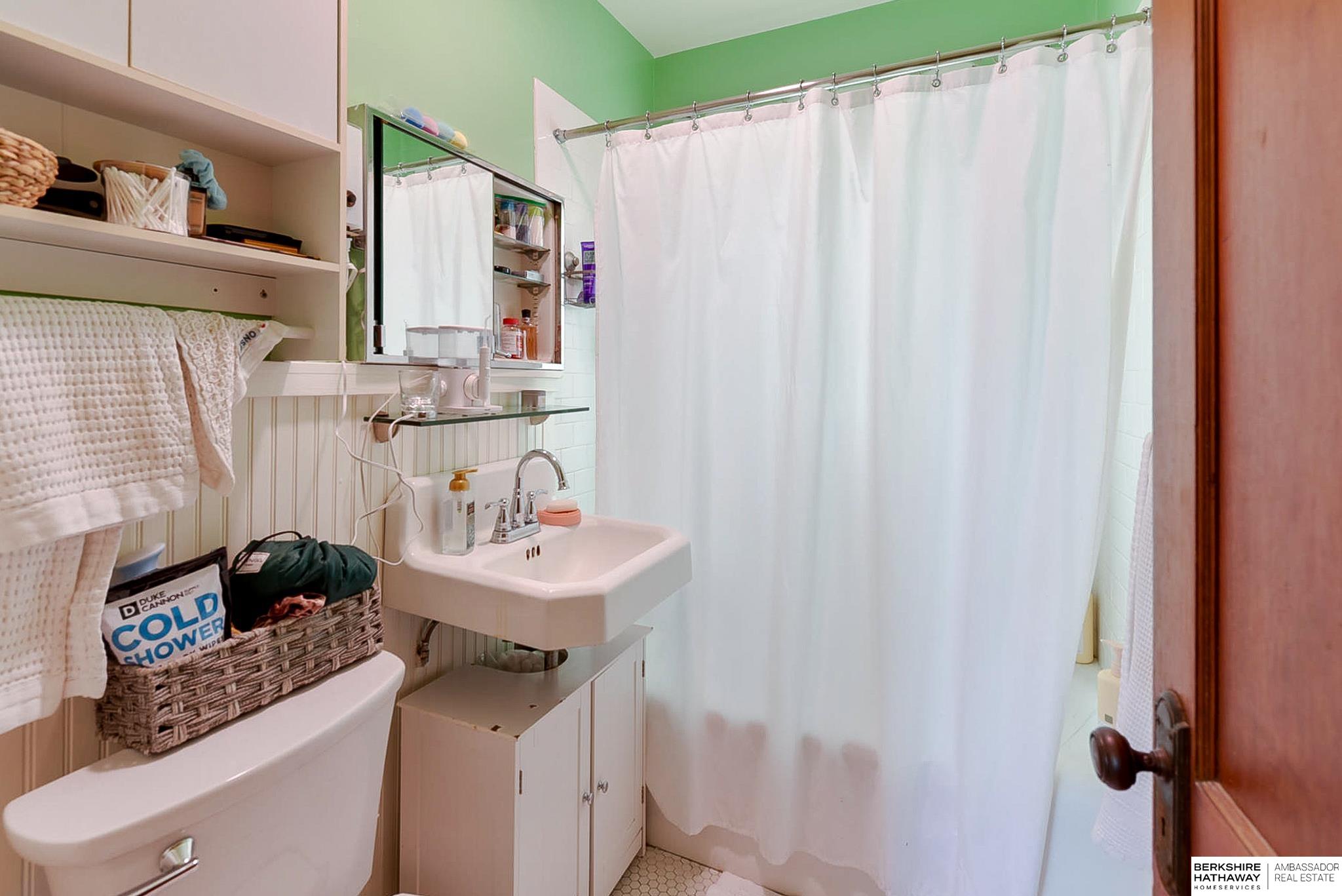 Omaha, Nebraska 68131, United States, 4 Bedrooms Bedrooms, ,2 BathroomsBathrooms,Residential,Active,106381