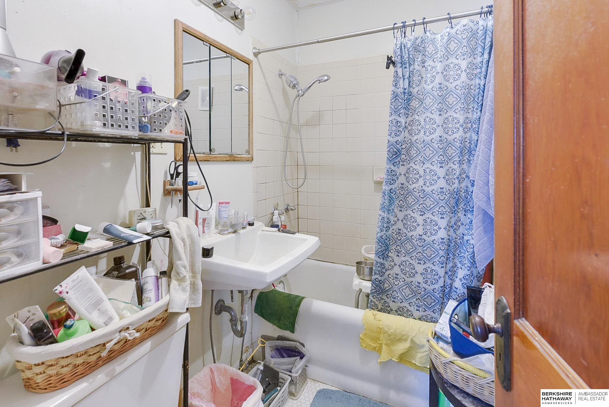 Omaha, Nebraska 68131, United States, 4 Bedrooms Bedrooms, ,2 BathroomsBathrooms,Residential,Active,106381