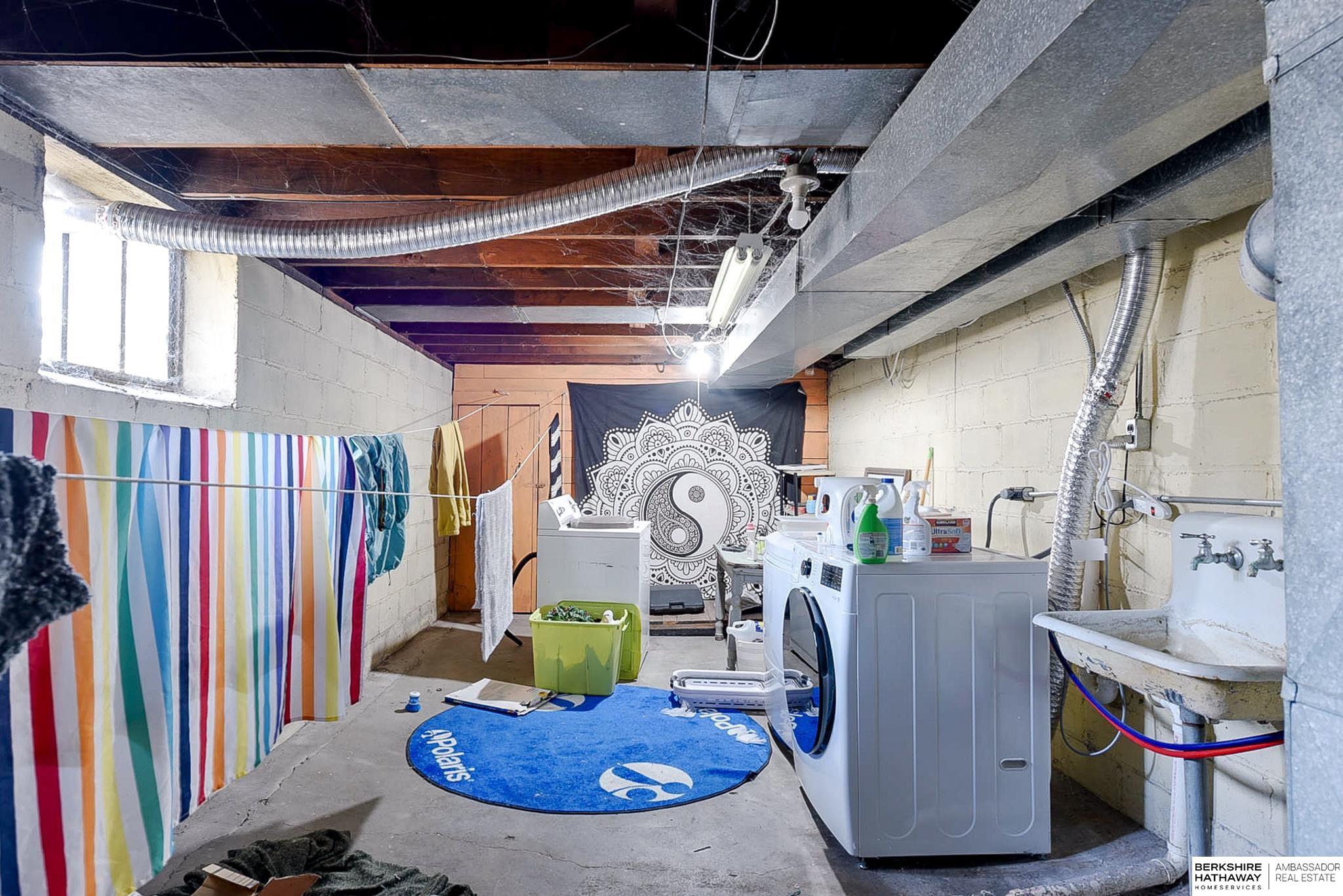 Omaha, Nebraska 68131, United States, 4 Bedrooms Bedrooms, ,2 BathroomsBathrooms,Residential,Active,106381