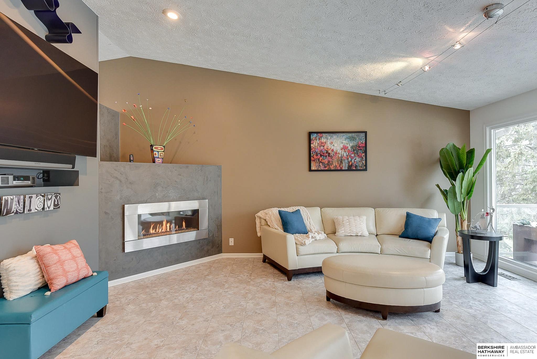 Omaha, Nebraska 68118, United States, 4 Bedrooms Bedrooms, ,4 BathroomsBathrooms,Residential,Pending,20513