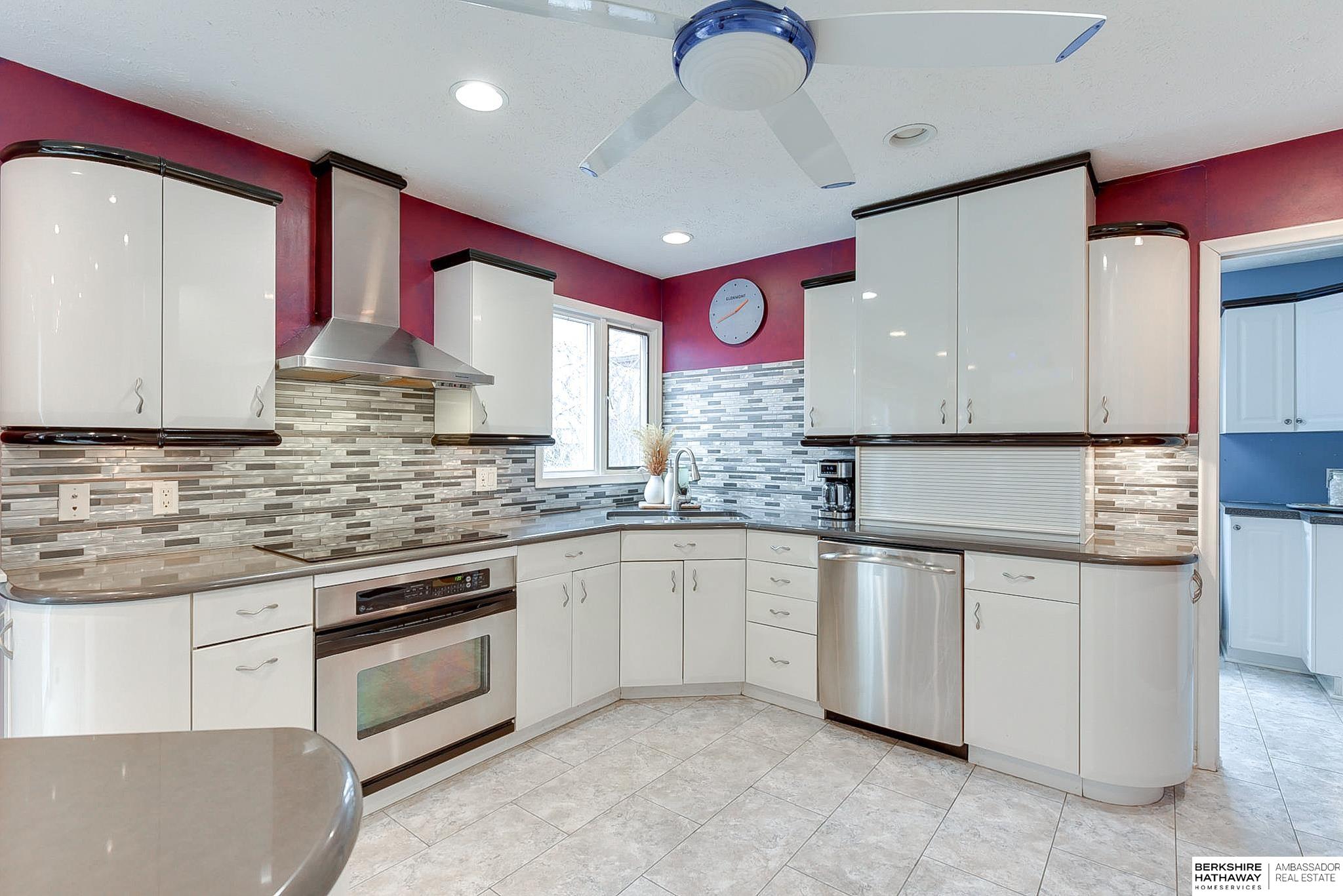 Omaha, Nebraska 68118, United States, 4 Bedrooms Bedrooms, ,4 BathroomsBathrooms,Residential,Pending,20513