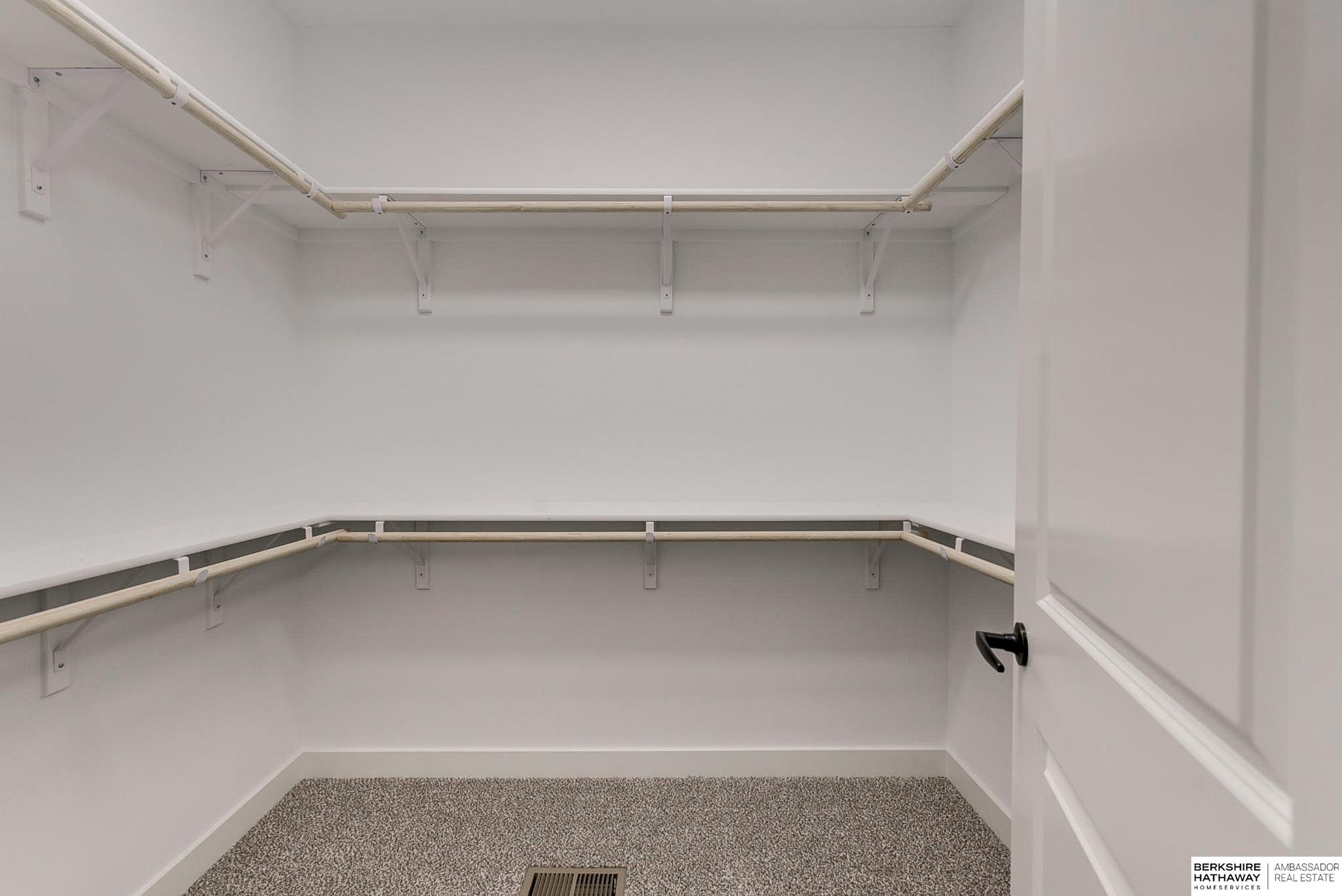 Plattsmouth, Nebraska 68048, United States, 5 Bedrooms Bedrooms, ,3 BathroomsBathrooms,Residential,Active,17096