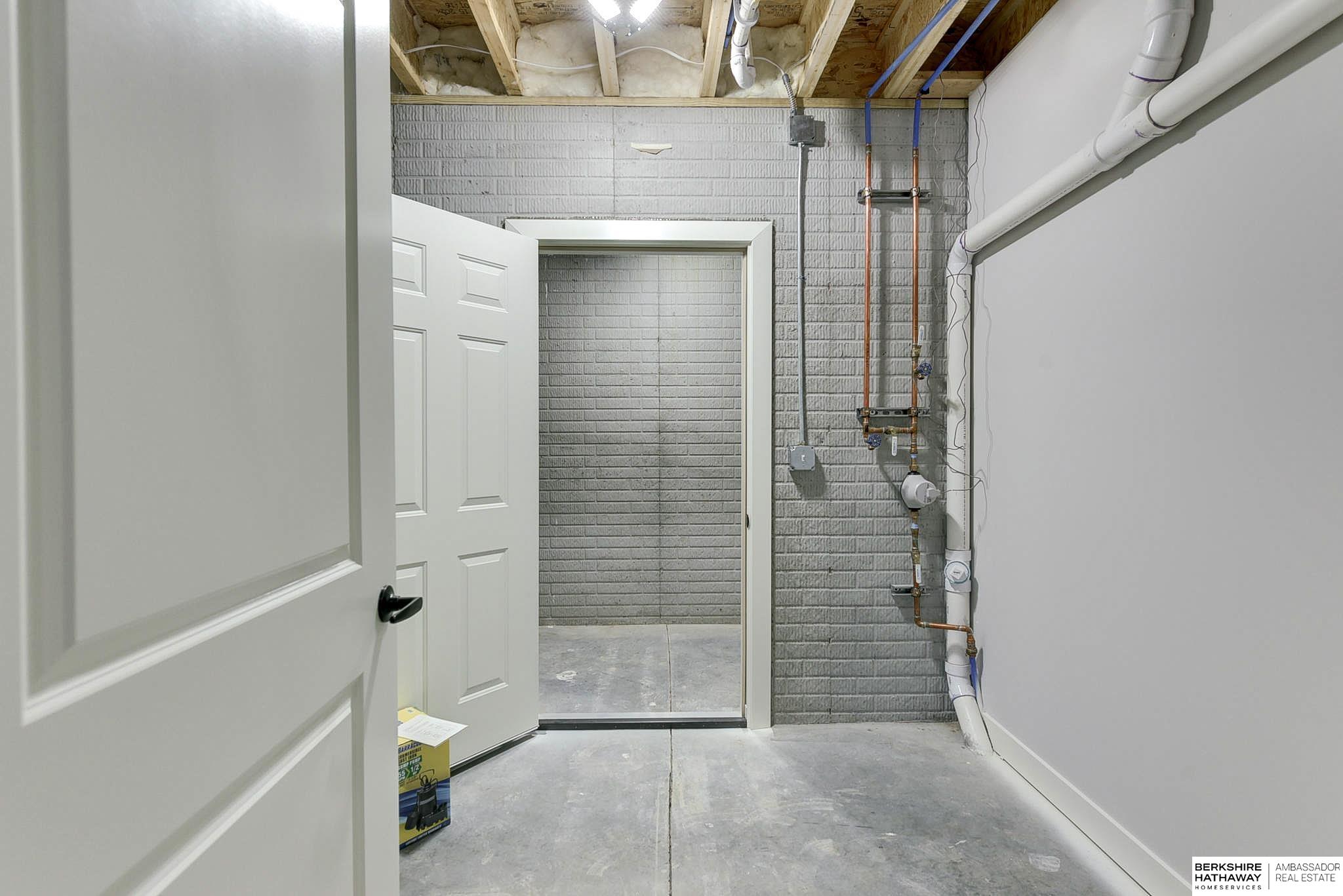 Plattsmouth, Nebraska 68048, United States, 5 Bedrooms Bedrooms, ,3 BathroomsBathrooms,Residential,Active,17096