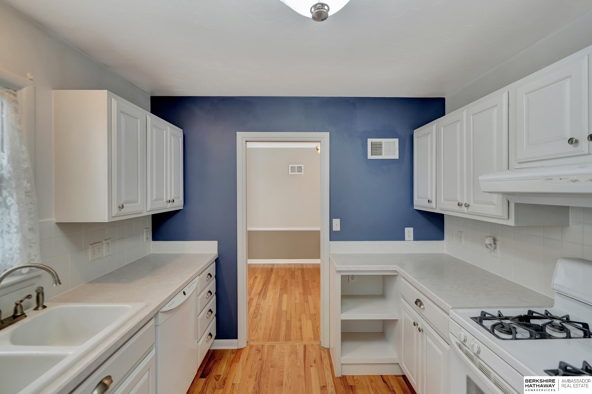 Lincoln, Nebraska 68502, United States, 3 Bedrooms Bedrooms, ,2 BathroomsBathrooms,Residential,Active,1897