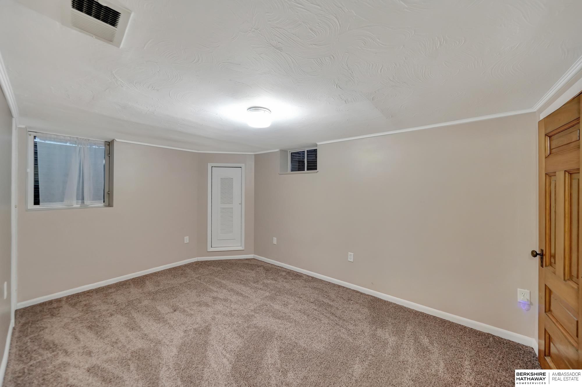 Lincoln, Nebraska 68502, United States, 3 Bedrooms Bedrooms, ,2 BathroomsBathrooms,Residential,Active,1897