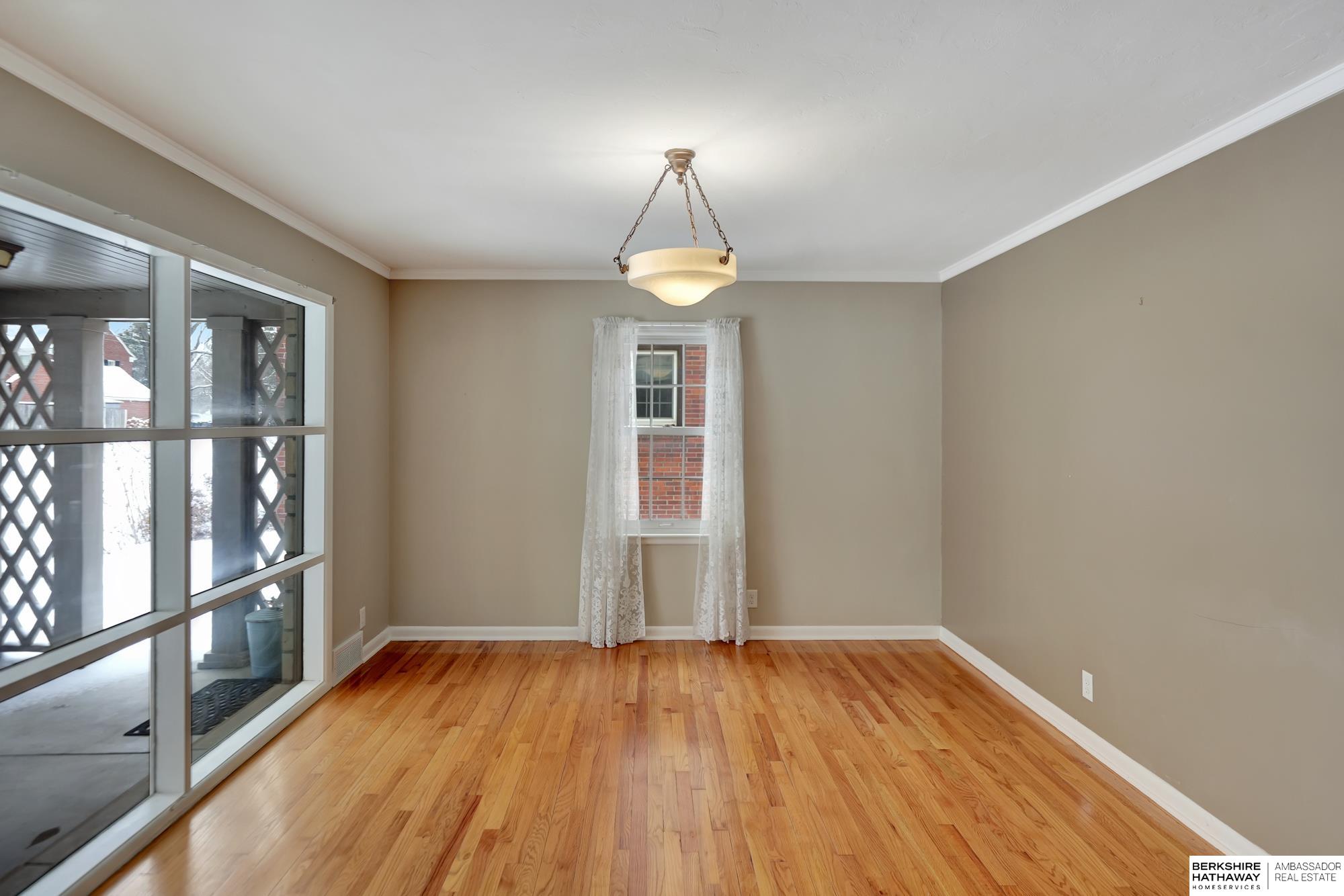 Lincoln, Nebraska 68502, United States, 3 Bedrooms Bedrooms, ,2 BathroomsBathrooms,Residential,Active,1897