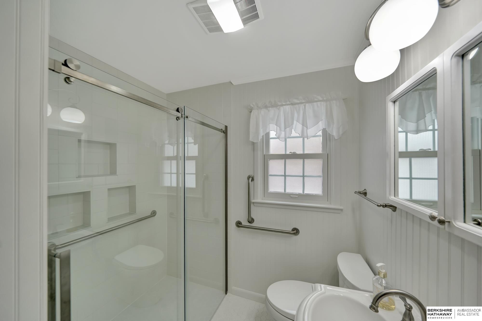 Lincoln, Nebraska 68502, United States, 3 Bedrooms Bedrooms, ,2 BathroomsBathrooms,Residential,Active,1897