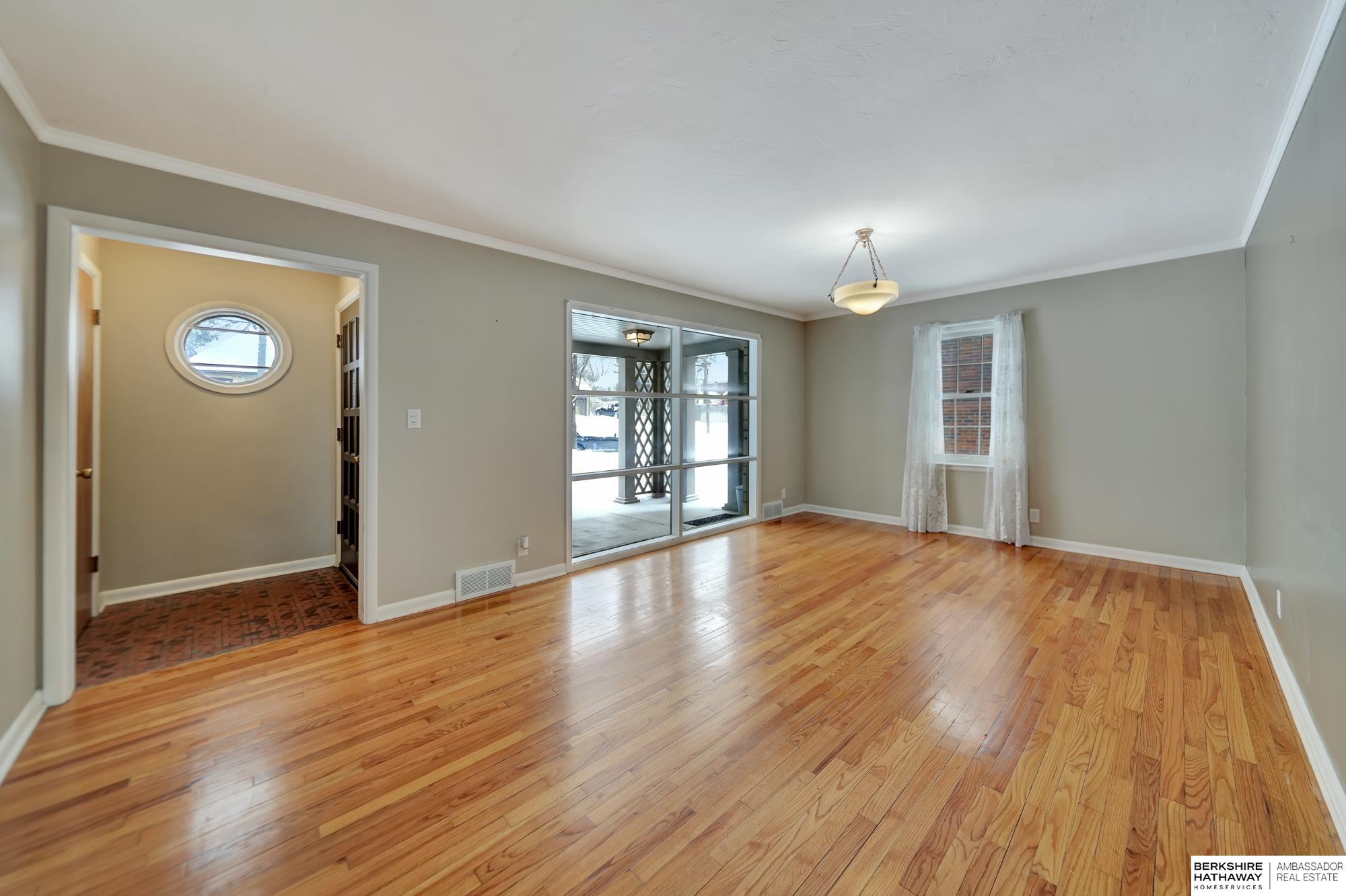 Lincoln, Nebraska 68502, United States, 3 Bedrooms Bedrooms, ,2 BathroomsBathrooms,Residential,Active,1897