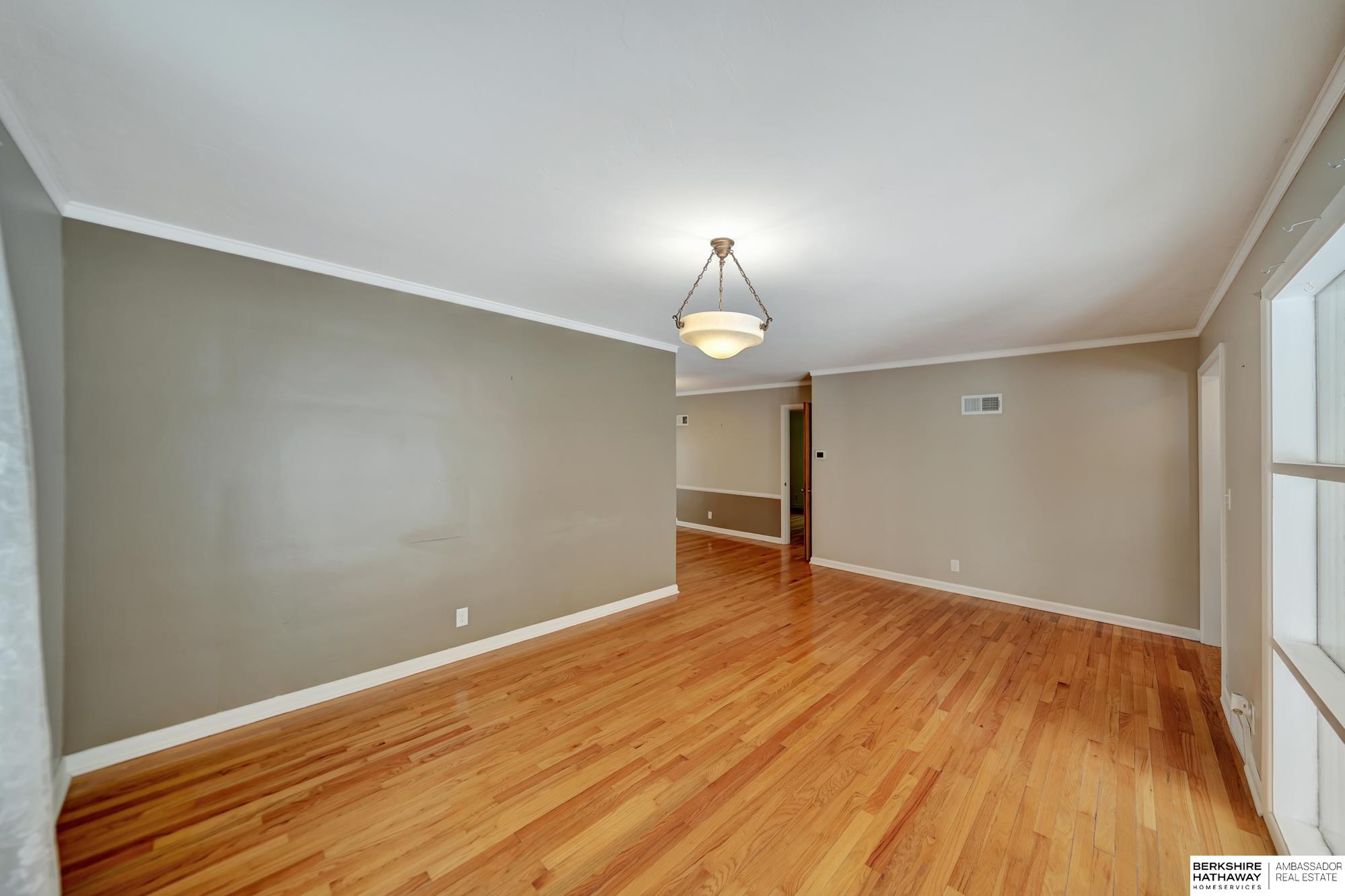 Lincoln, Nebraska 68502, United States, 3 Bedrooms Bedrooms, ,2 BathroomsBathrooms,Residential,Active,1897