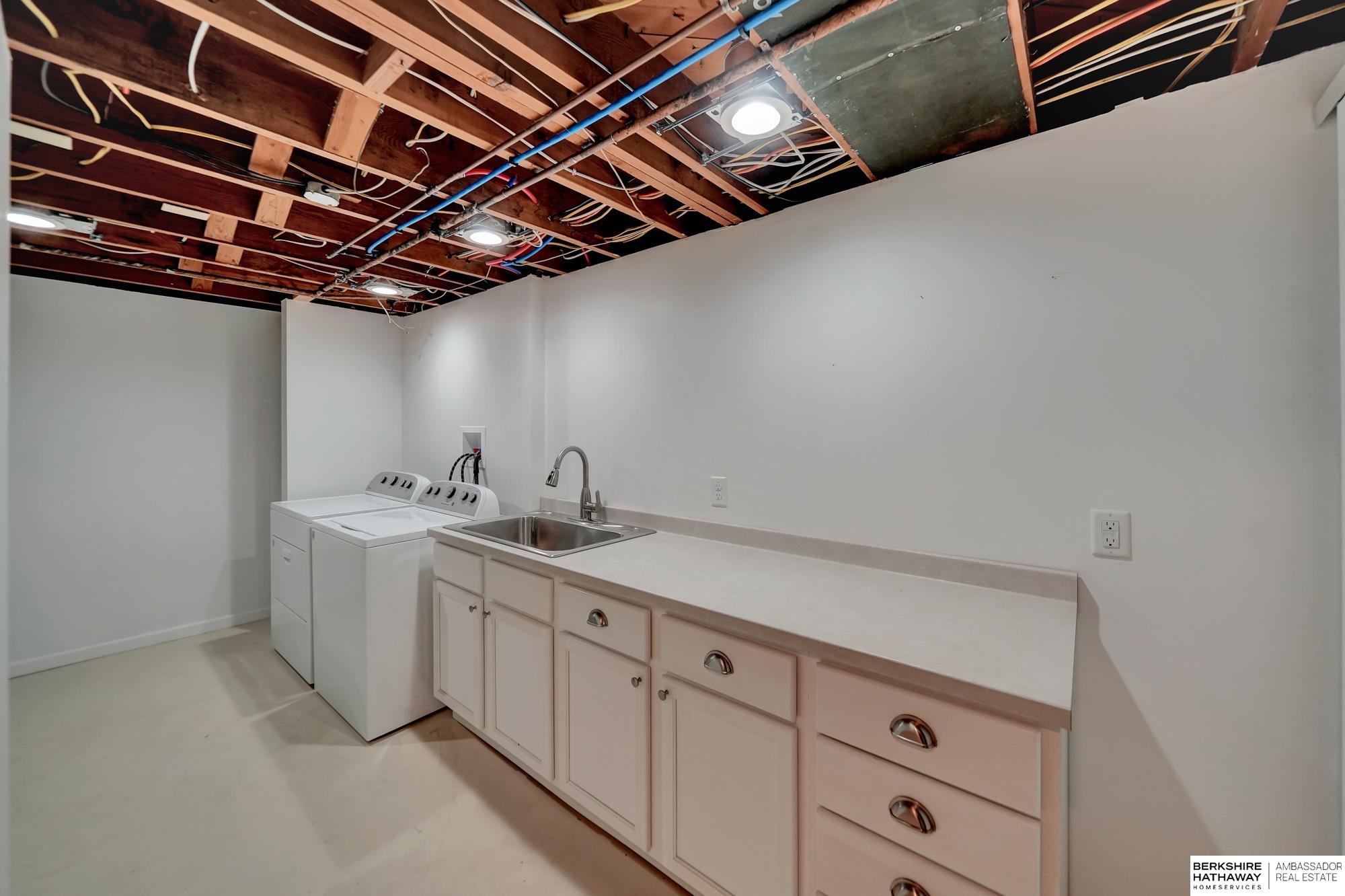 Lincoln, Nebraska 68502, United States, 3 Bedrooms Bedrooms, ,2 BathroomsBathrooms,Residential,Active,1897