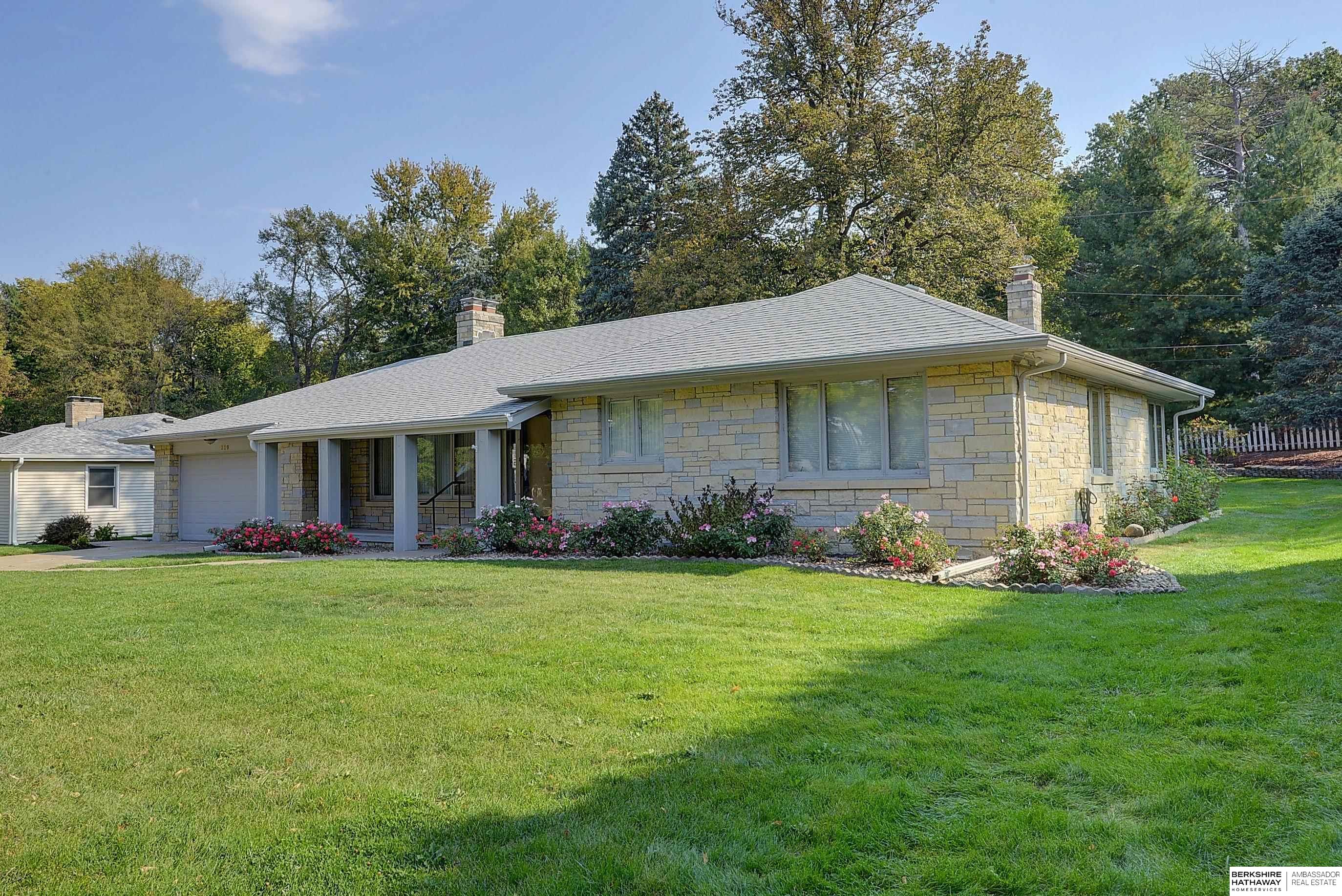 Omaha, Nebraska 68132, United States, 2 Bedrooms Bedrooms, ,3 BathroomsBathrooms,Residential,Pending,39697