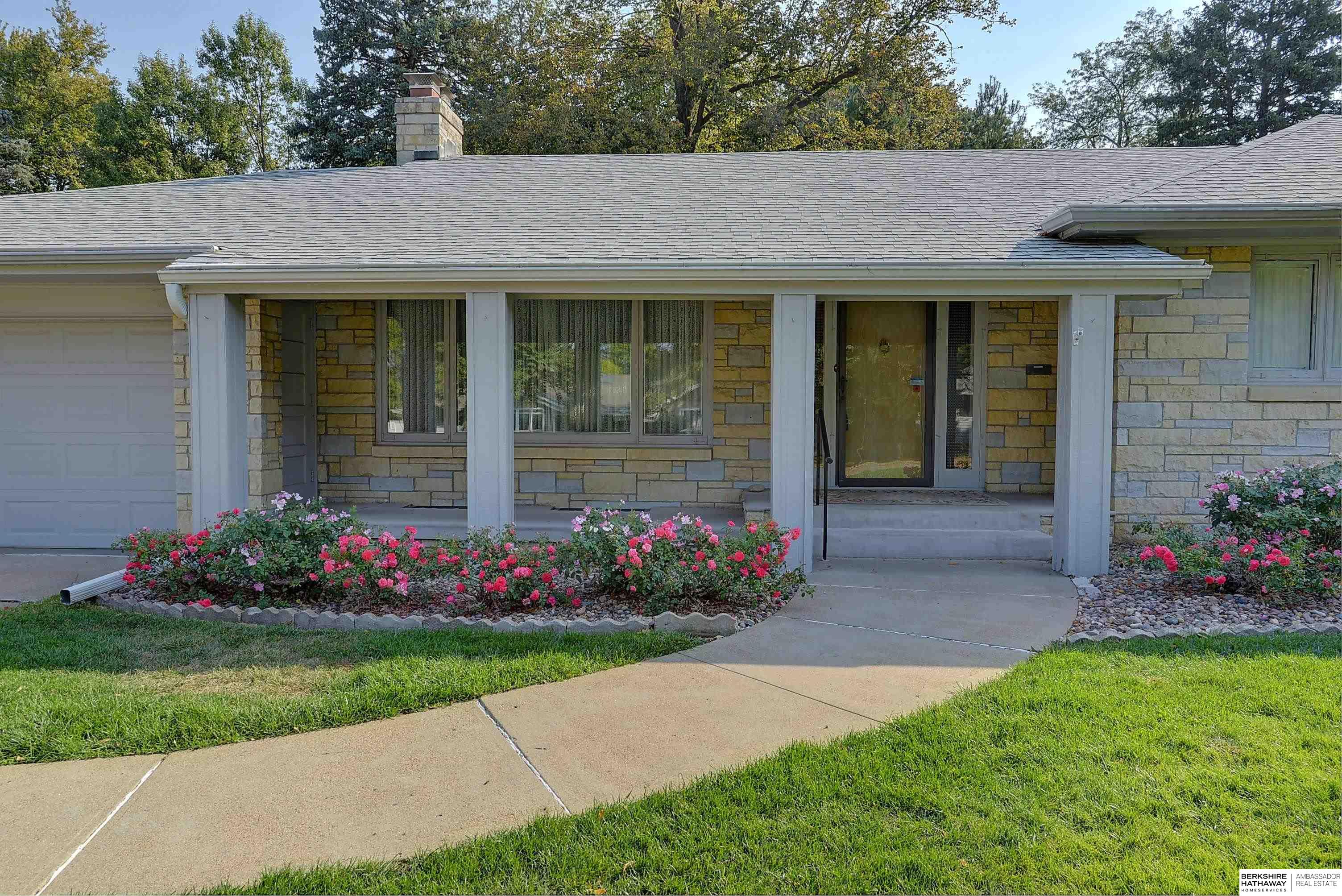 Omaha, Nebraska 68132, United States, 2 Bedrooms Bedrooms, ,3 BathroomsBathrooms,Residential,Pending,39697