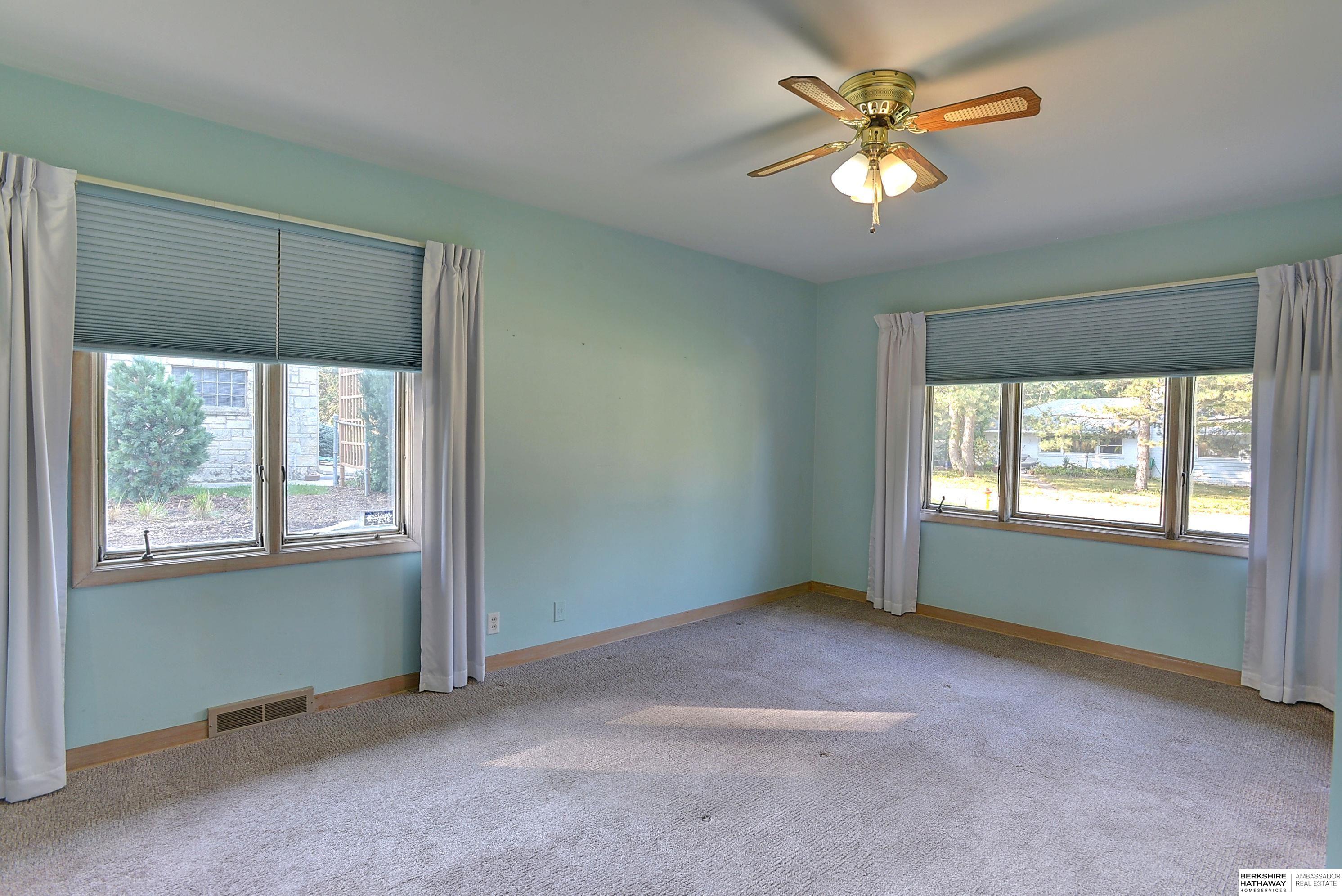 Omaha, Nebraska 68132, United States, 2 Bedrooms Bedrooms, ,3 BathroomsBathrooms,Residential,Pending,39697